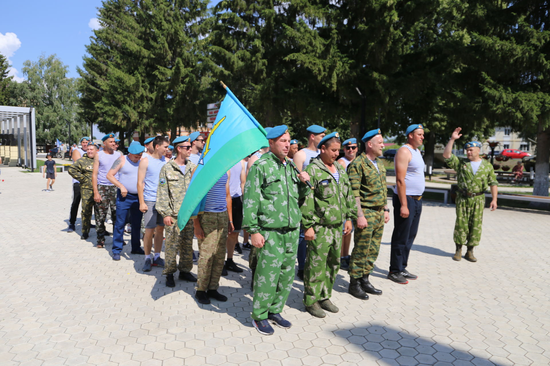 Алексеевские десантники почтили память павших в годы Великой Отечественной войны