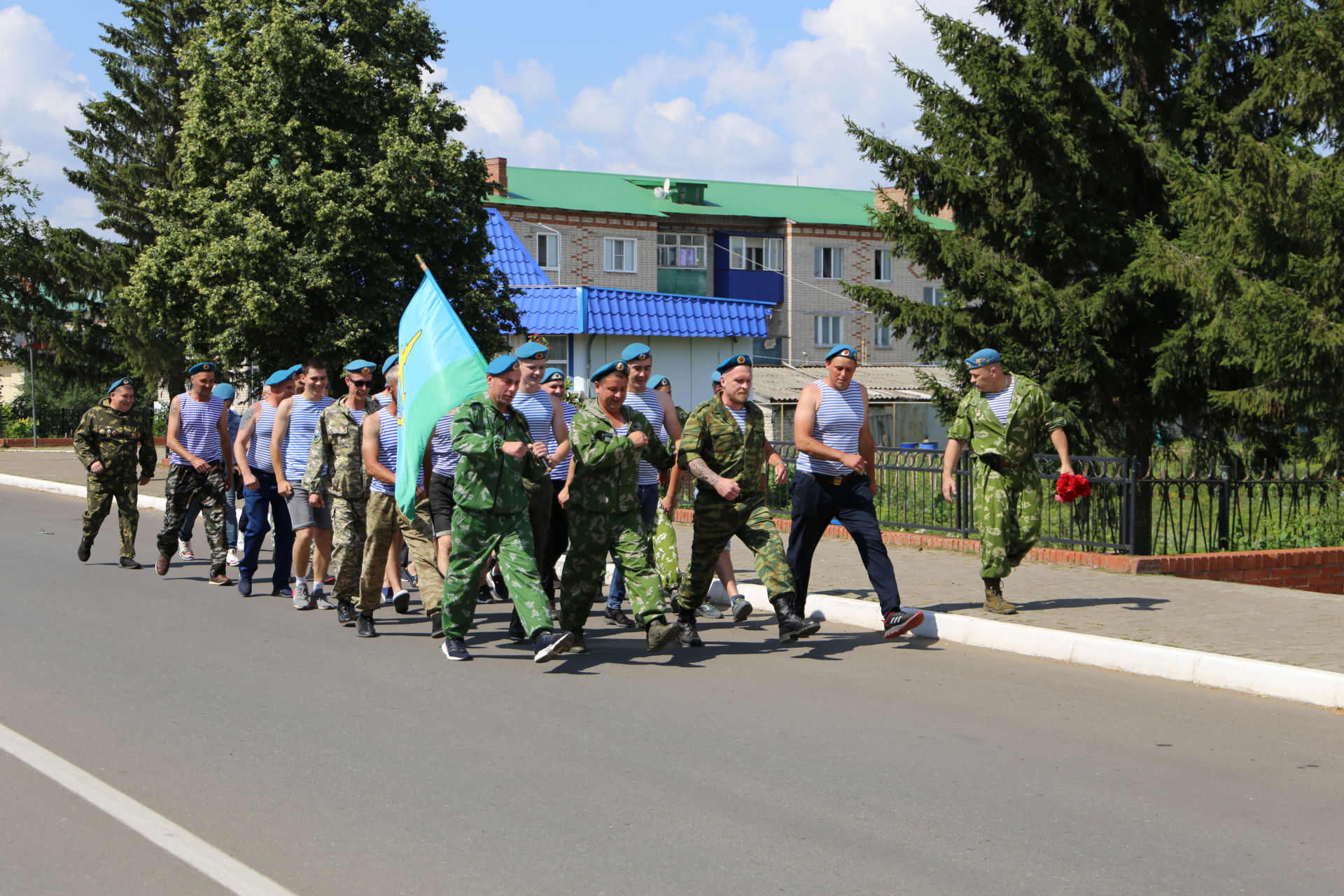 Алексеевские десантники почтили память павших в годы Великой Отечественной войны