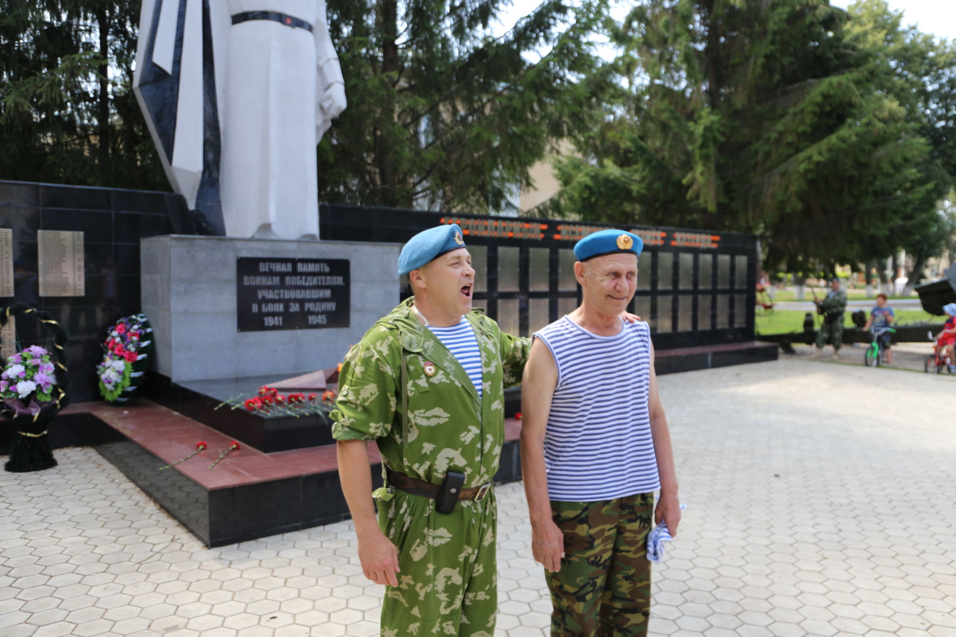 Алексеевские десантники почтили память павших в годы Великой Отечественной войны