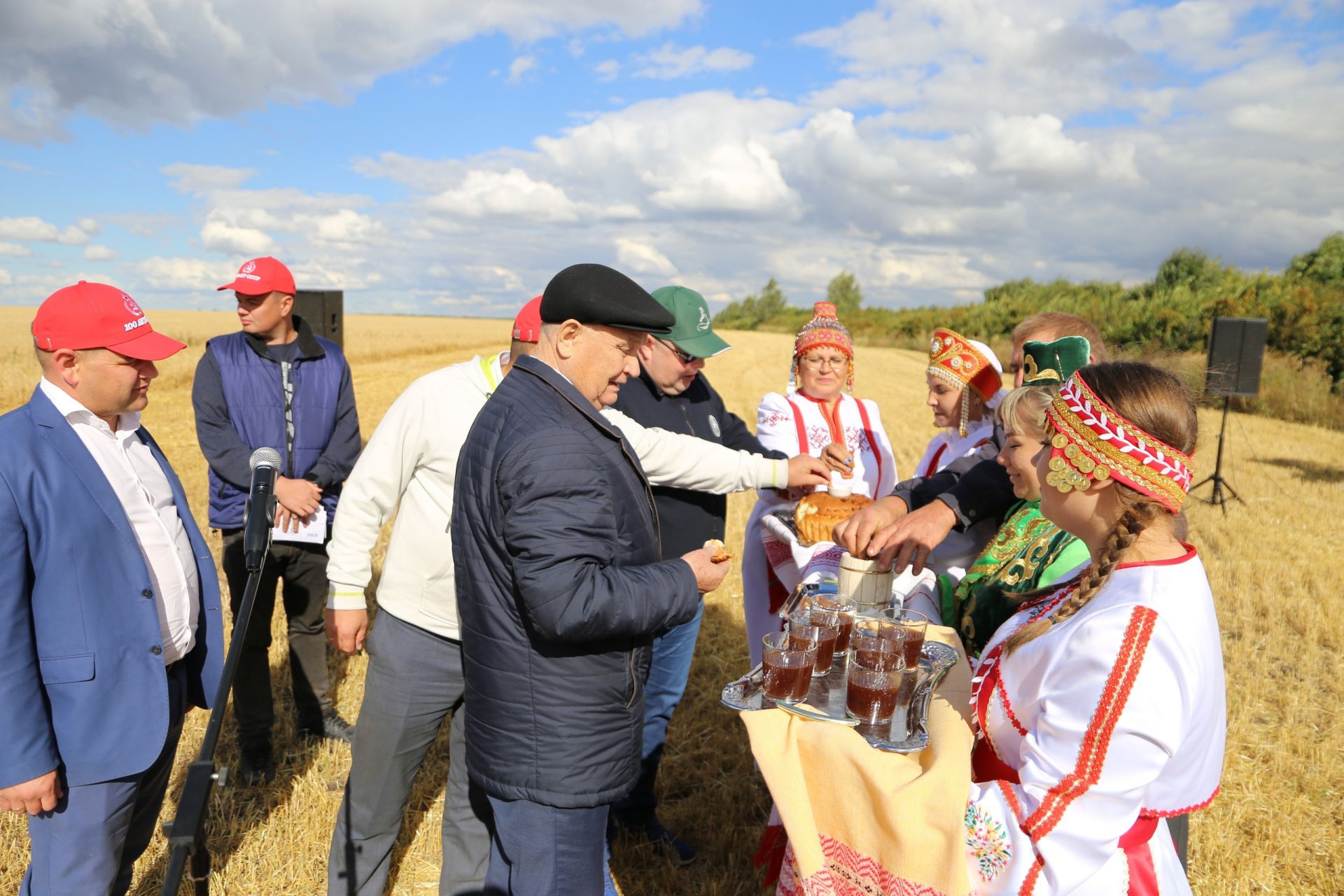 Хлеборобы НП «Алексеевское» вместе с предприятием «Хузангаевское» намолотили 100 тысяч тонн хлеба