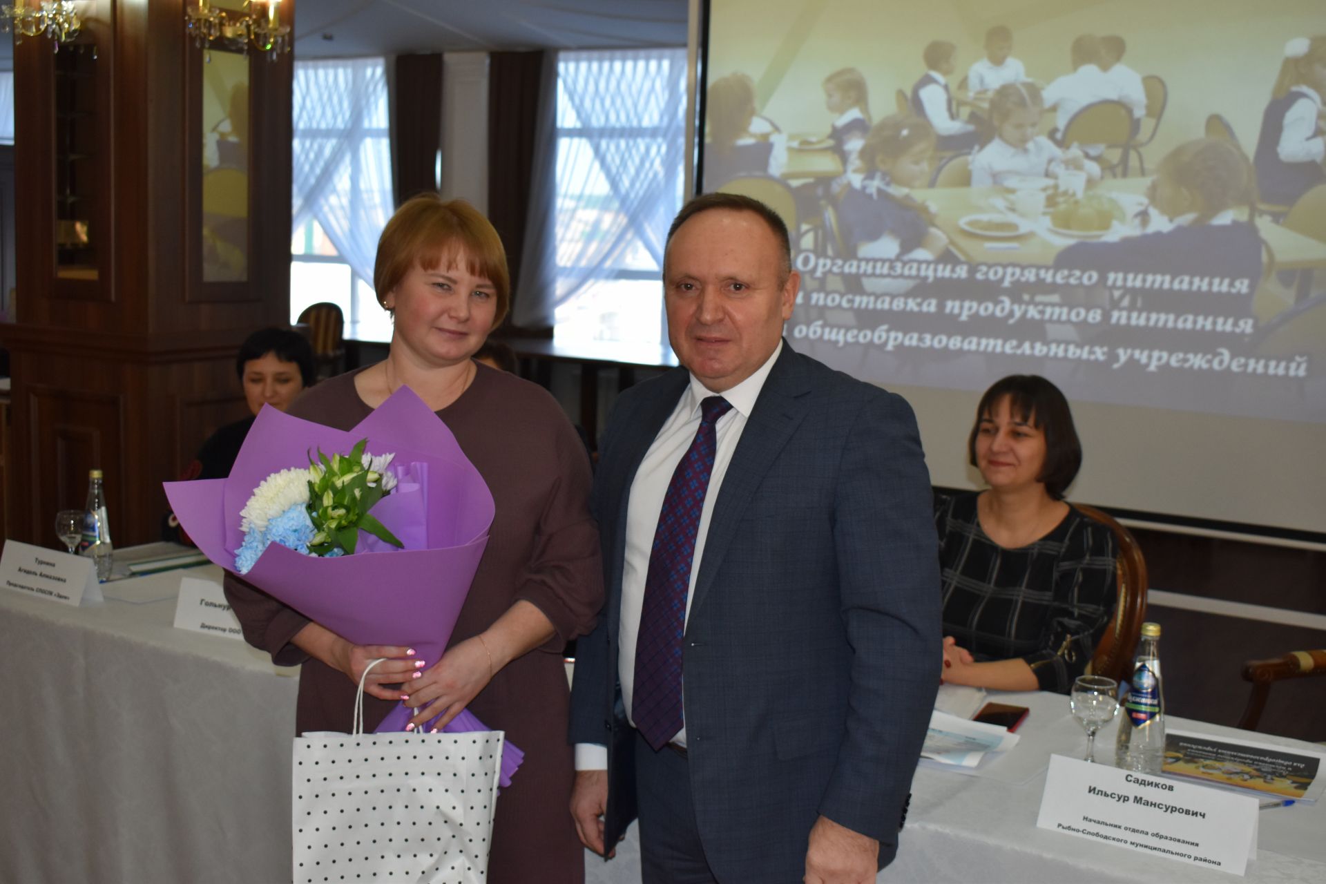 Руководители образовательных учреждений Алексеевского и Рыбнослободского районов обсудили питание детей в школах и детских садах