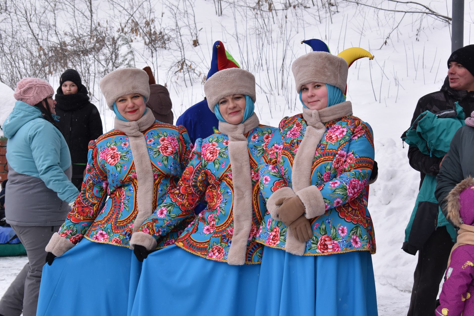 Хороводы, игры и катания на санях: в Билярске состоялись новогодние гуляния