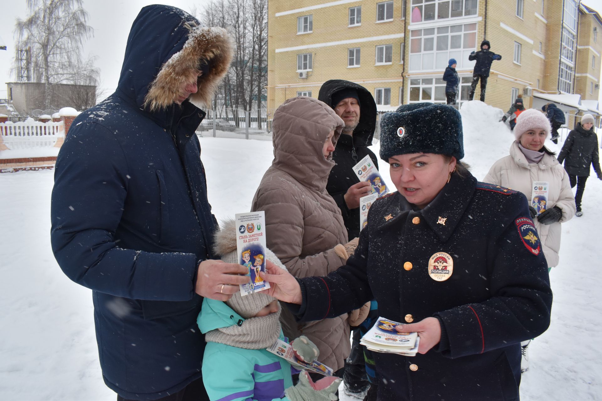 В Алексеевском сказочные герои устроили спортивный праздник для детворы