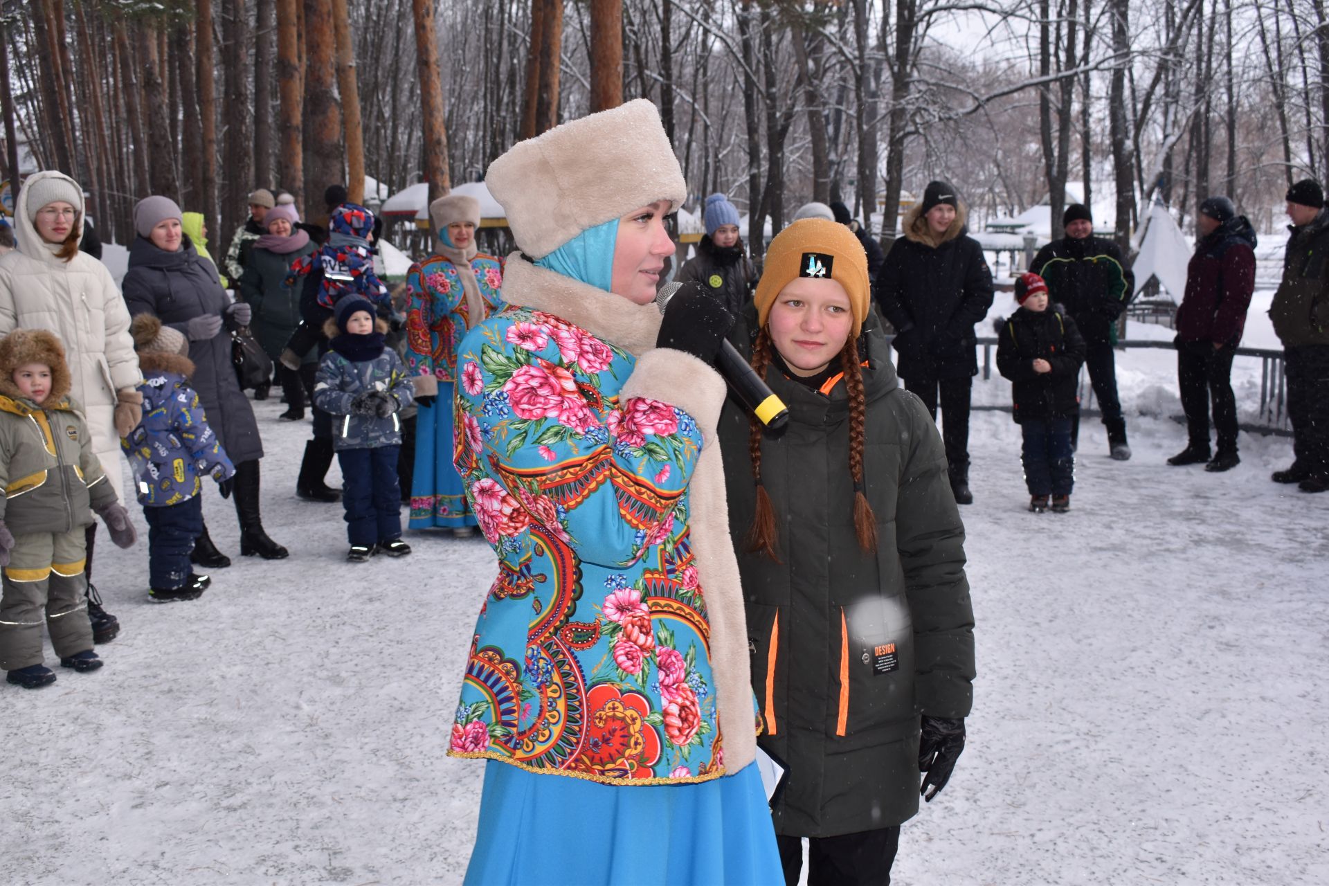 Хороводы, игры и катания на санях: в Билярске состоялись новогодние гуляния