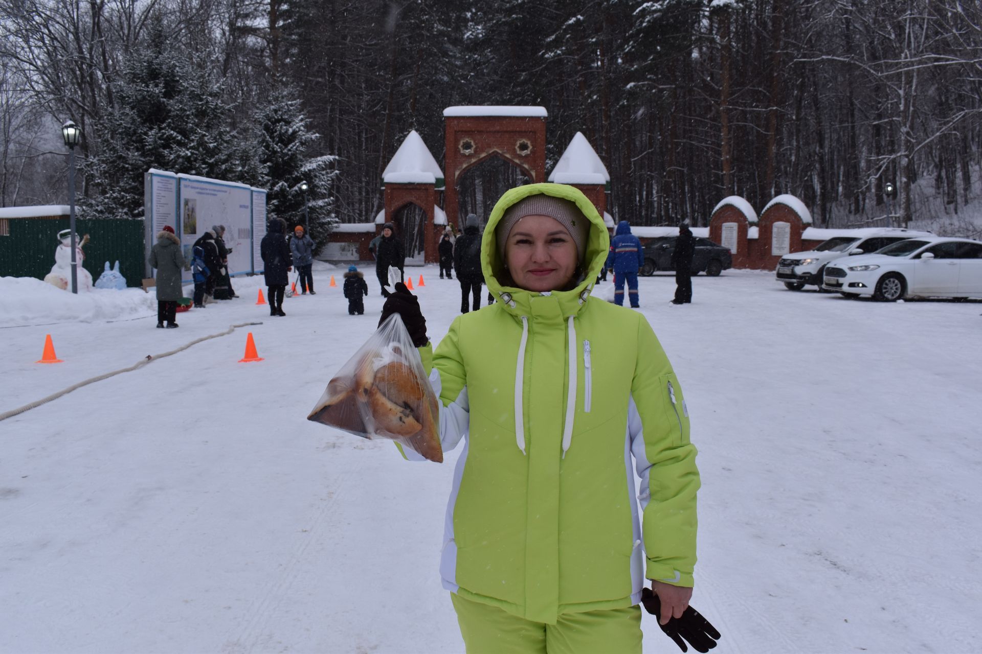 Хороводы, игры и катания на санях: в Билярске состоялись новогодние гуляния