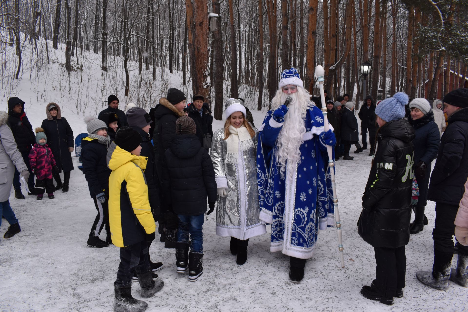 Хороводы, игры и катания на санях: в Билярске состоялись новогодние гуляния
