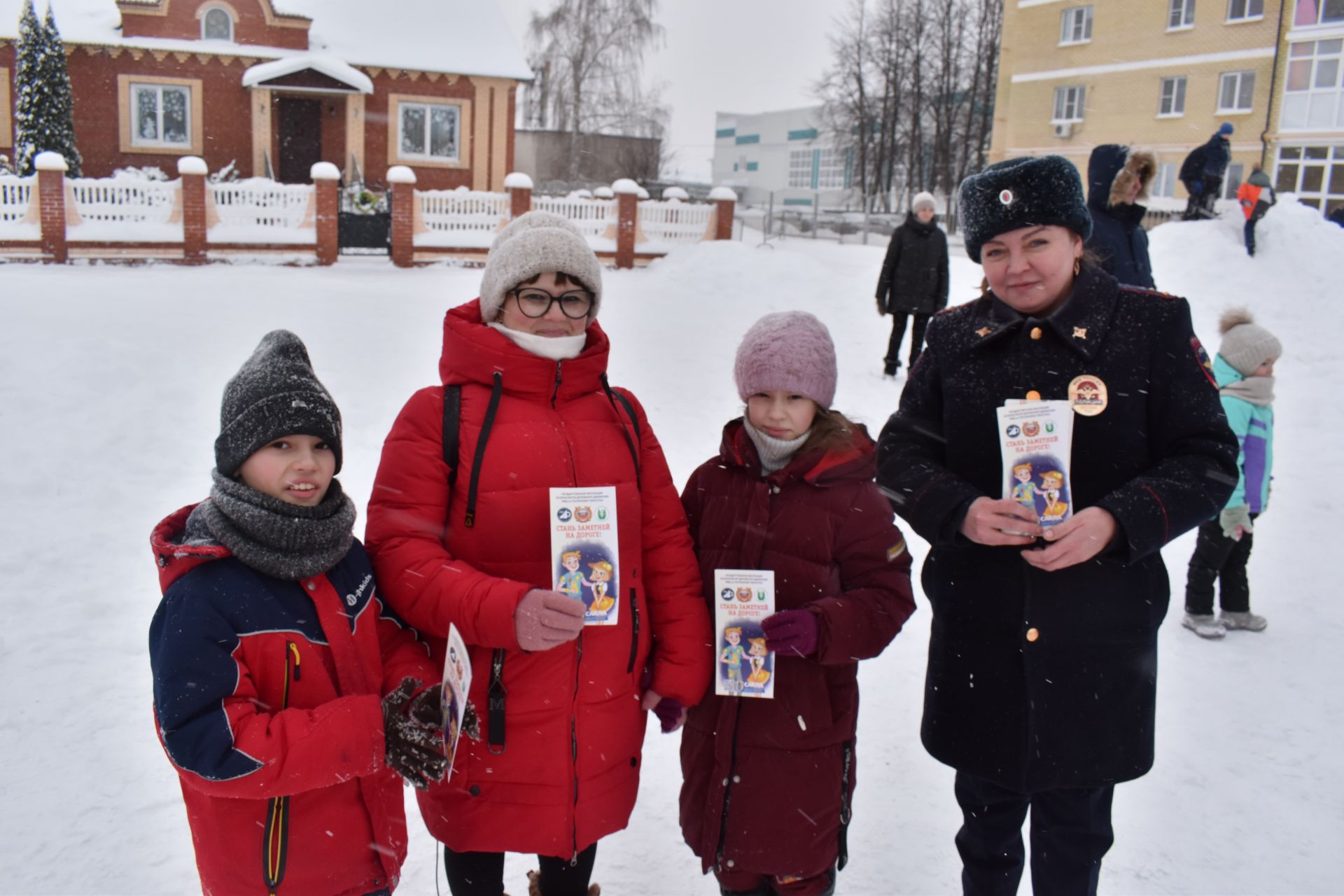 В Алексеевском сказочные герои устроили спортивный праздник для детворы