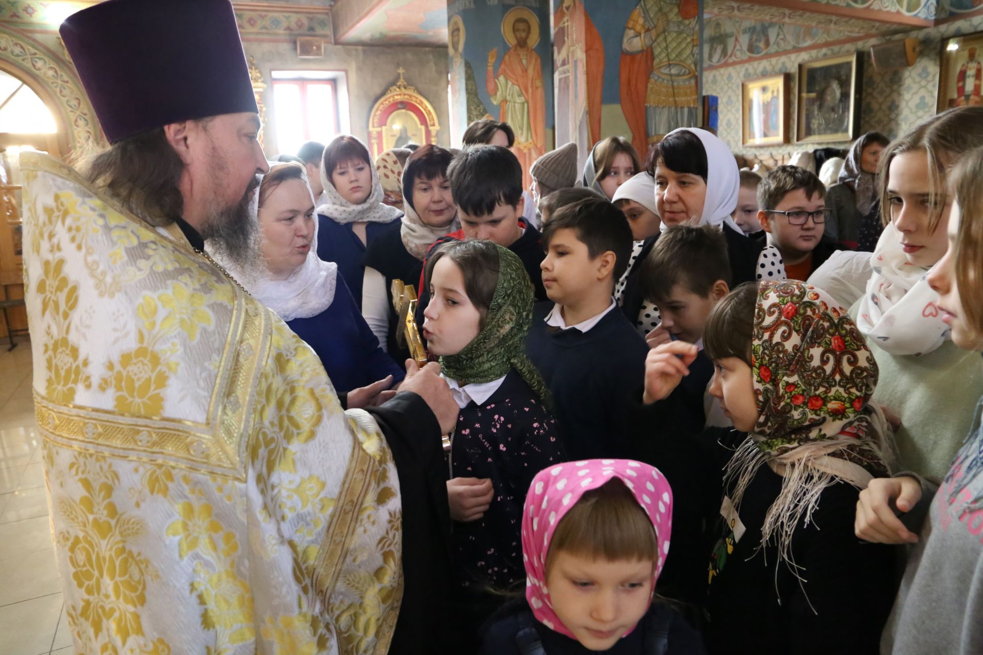 Глава Алексеевского района поздравил воспитанников воскресной школы с Рождеством Христовым