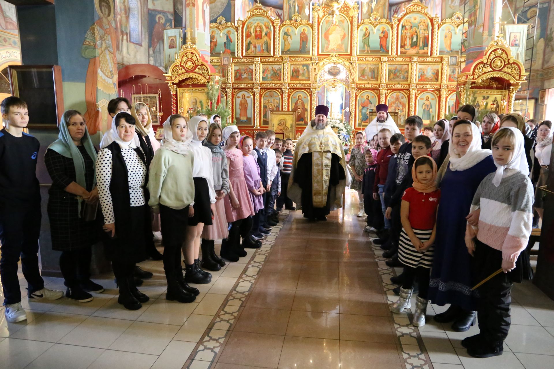 Глава Алексеевского района поздравил воспитанников воскресной школы с Рождеством Христовым