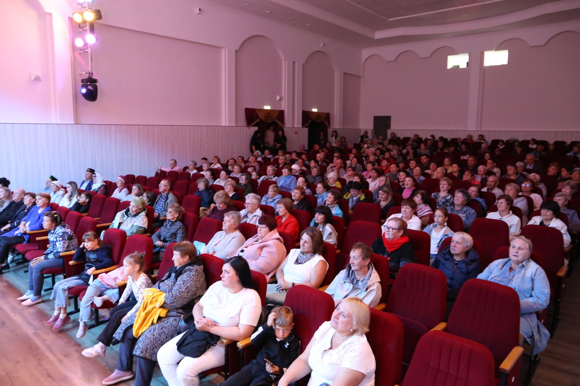 В Алексеевском в День пожилого человека прошел праздничный концерт