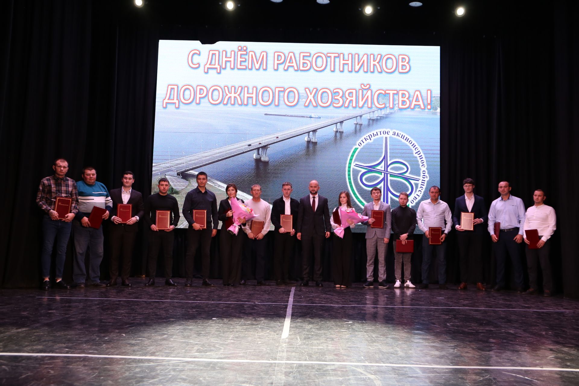 Министр транспорта и дорожного хозяйства Татарстана поздравил работников «Алексеевскдорстроя» с профессиональным праздником