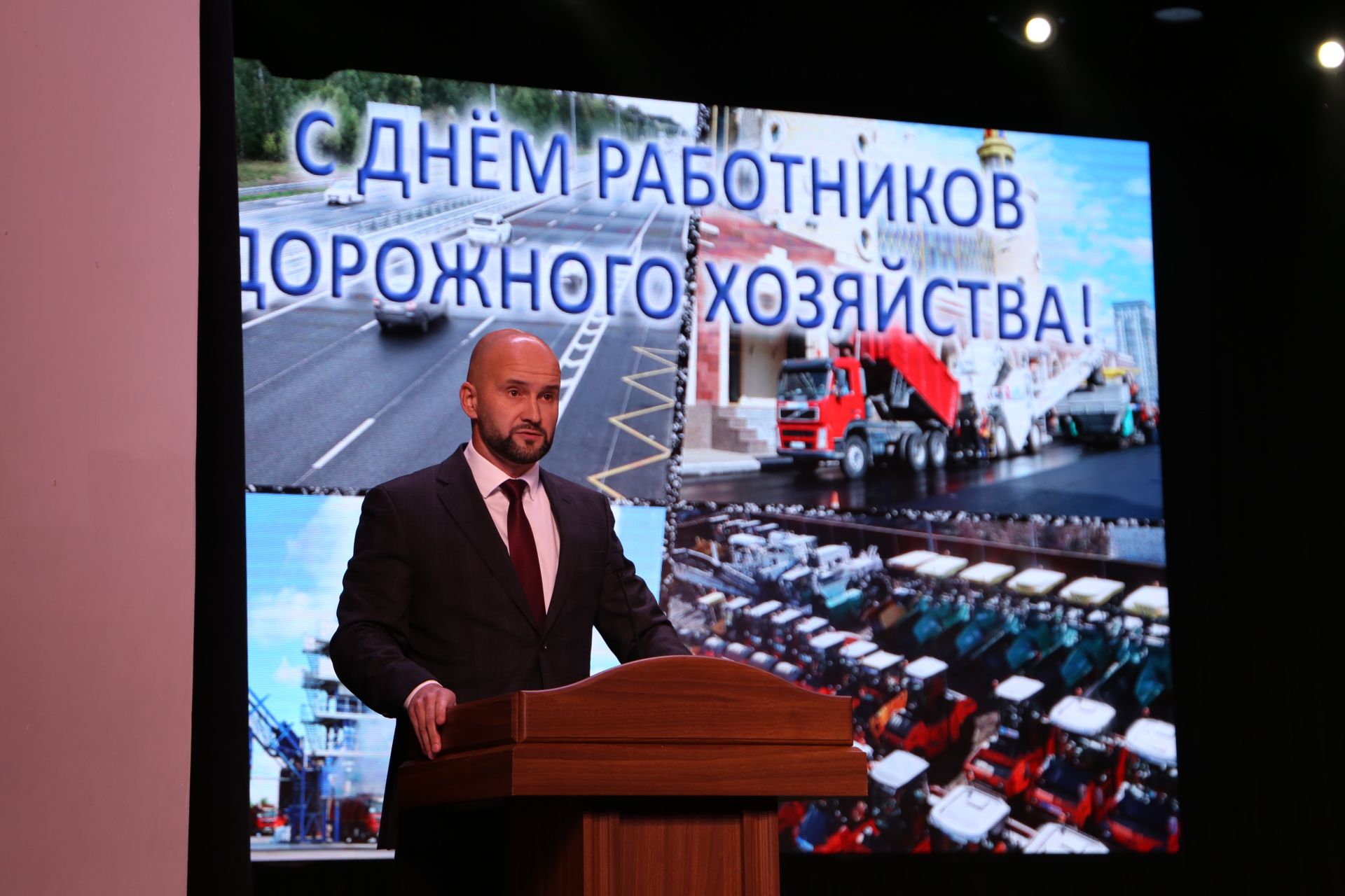 Министр транспорта и дорожного хозяйства Татарстана поздравил работников «Алексеевскдорстроя» с профессиональным праздником