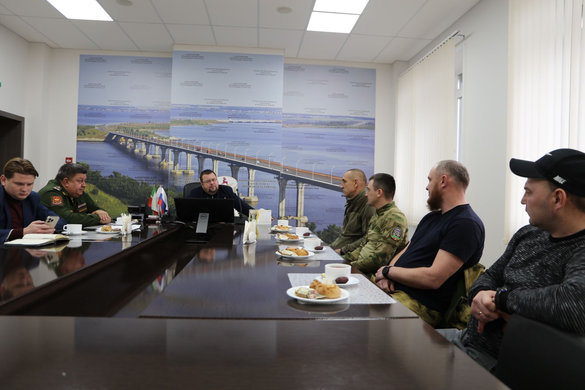Глава Алексеевского района встретился с мобилизованными прибывшими в отпуск