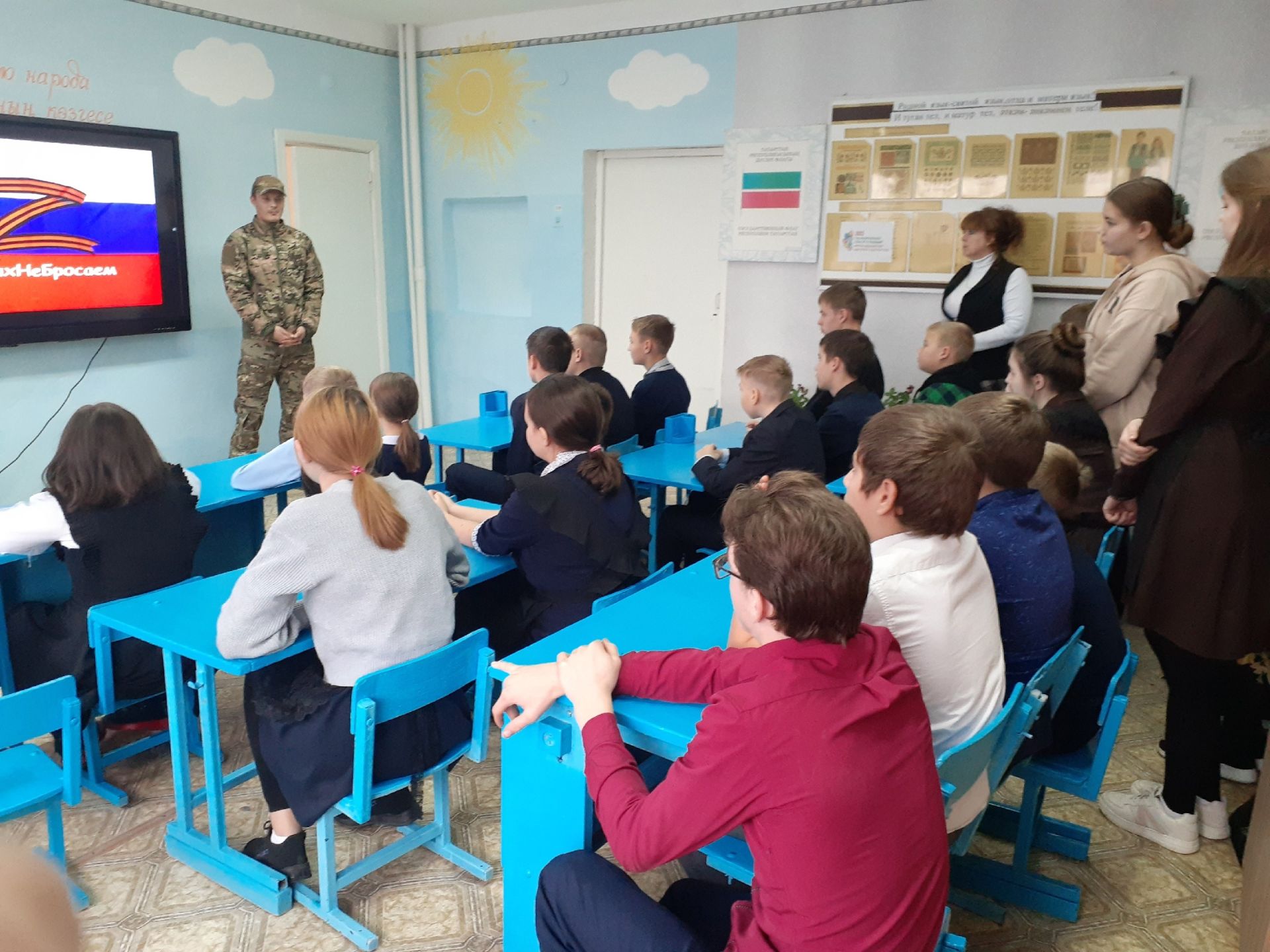 В Родниках прошла встреча школьников с участником СВО