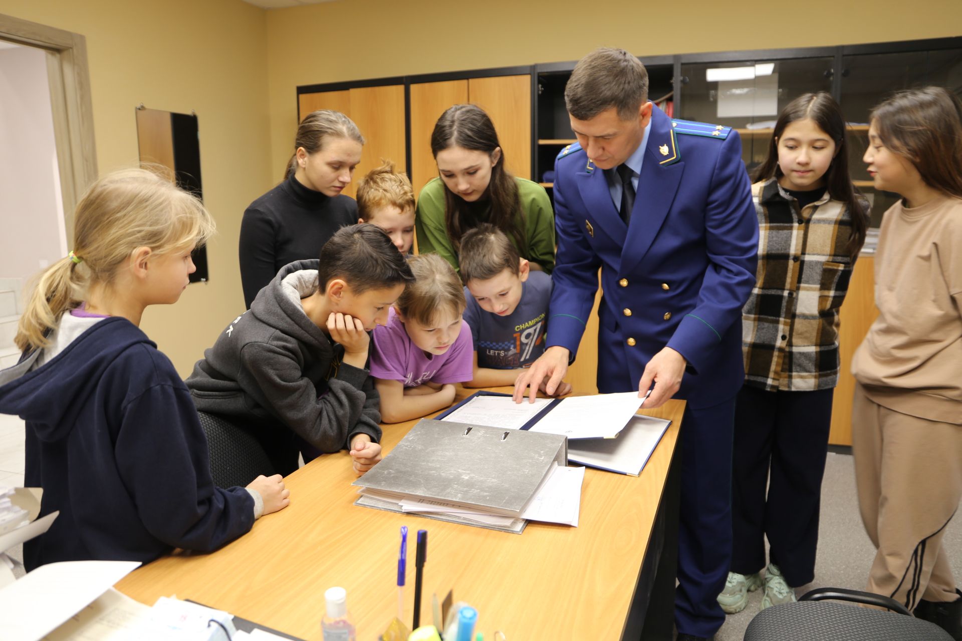Прокуратура Алексеевского района организовала экскурсию по ведомству для воспитанников приюта «Забота»