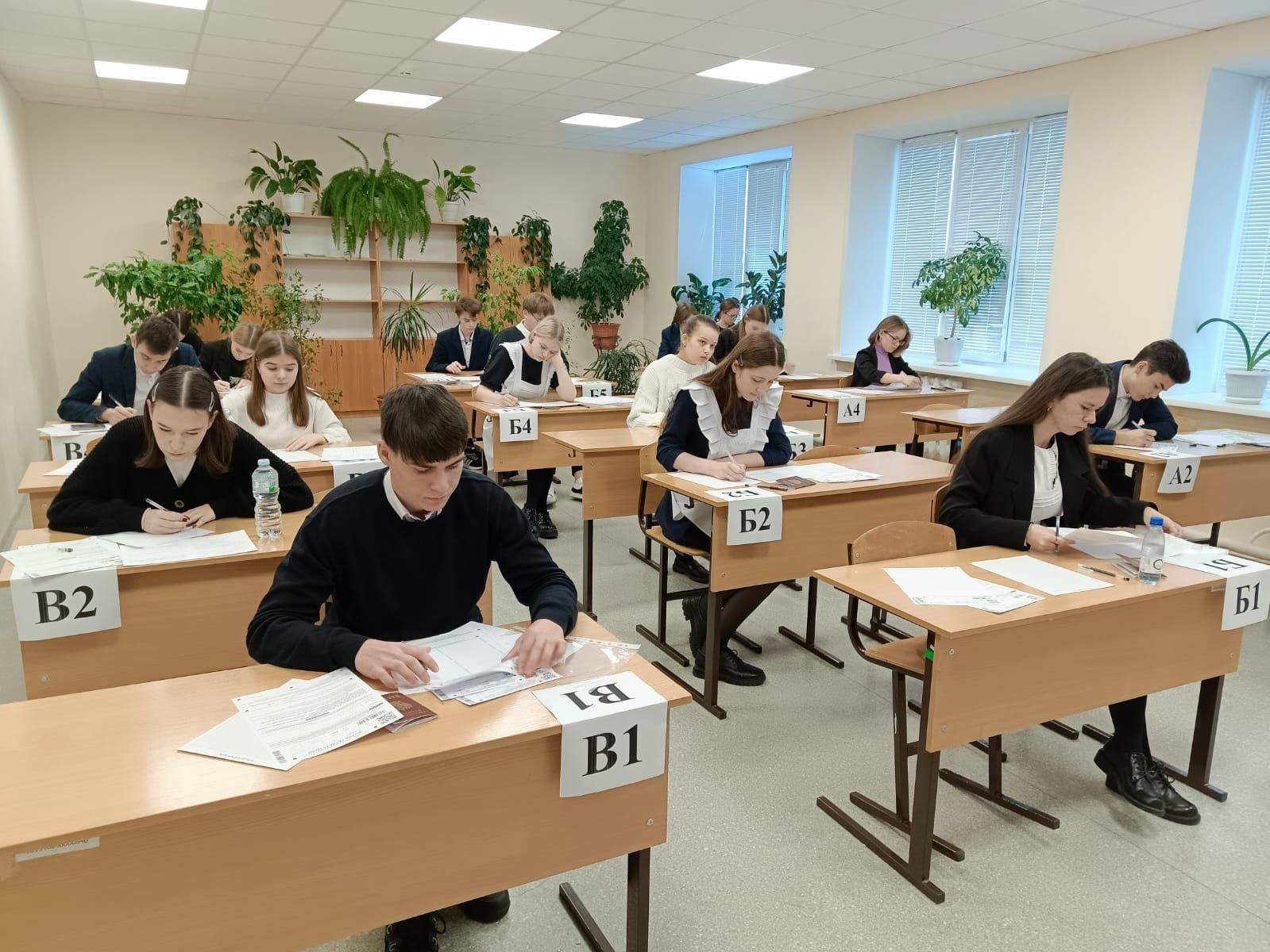 Алексеевские выпускники приняли участие в региональной акции «Всё решают только знания: разберем со специалистом!»