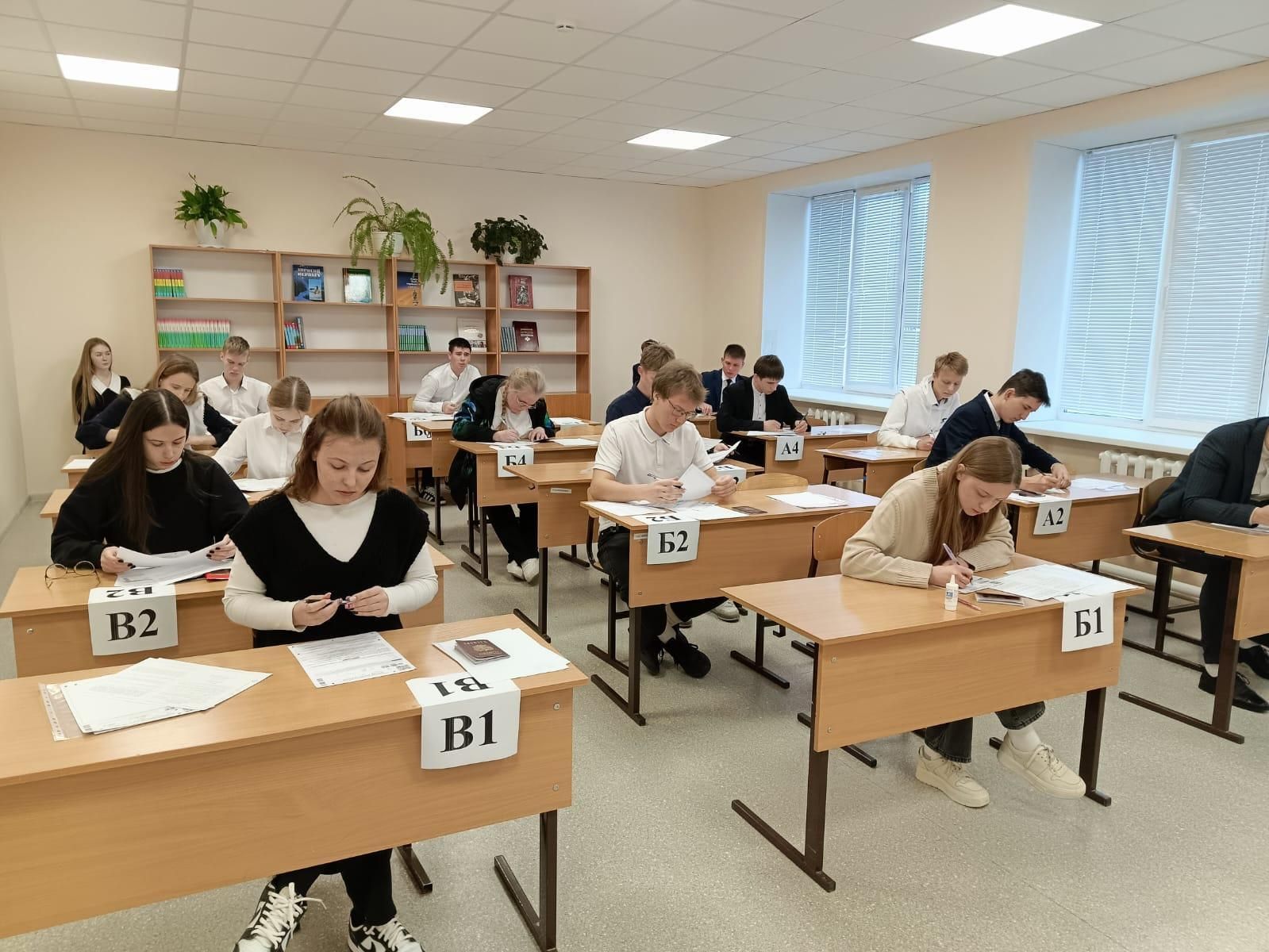 Алексеевские выпускники приняли участие в региональной акции «Всё решают только знания: разберем со специалистом!»