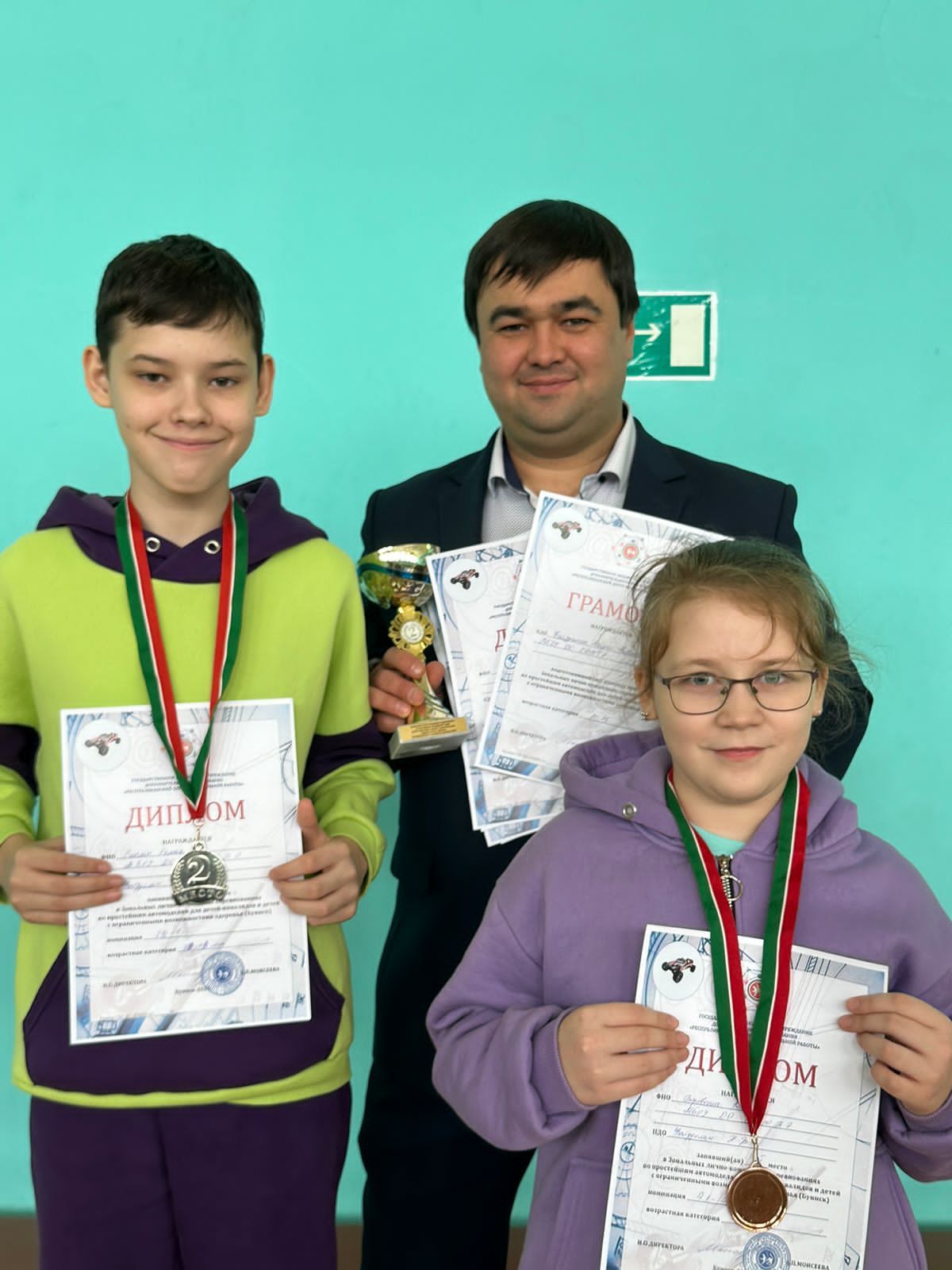 Алексеевские дети по традиции с наградами