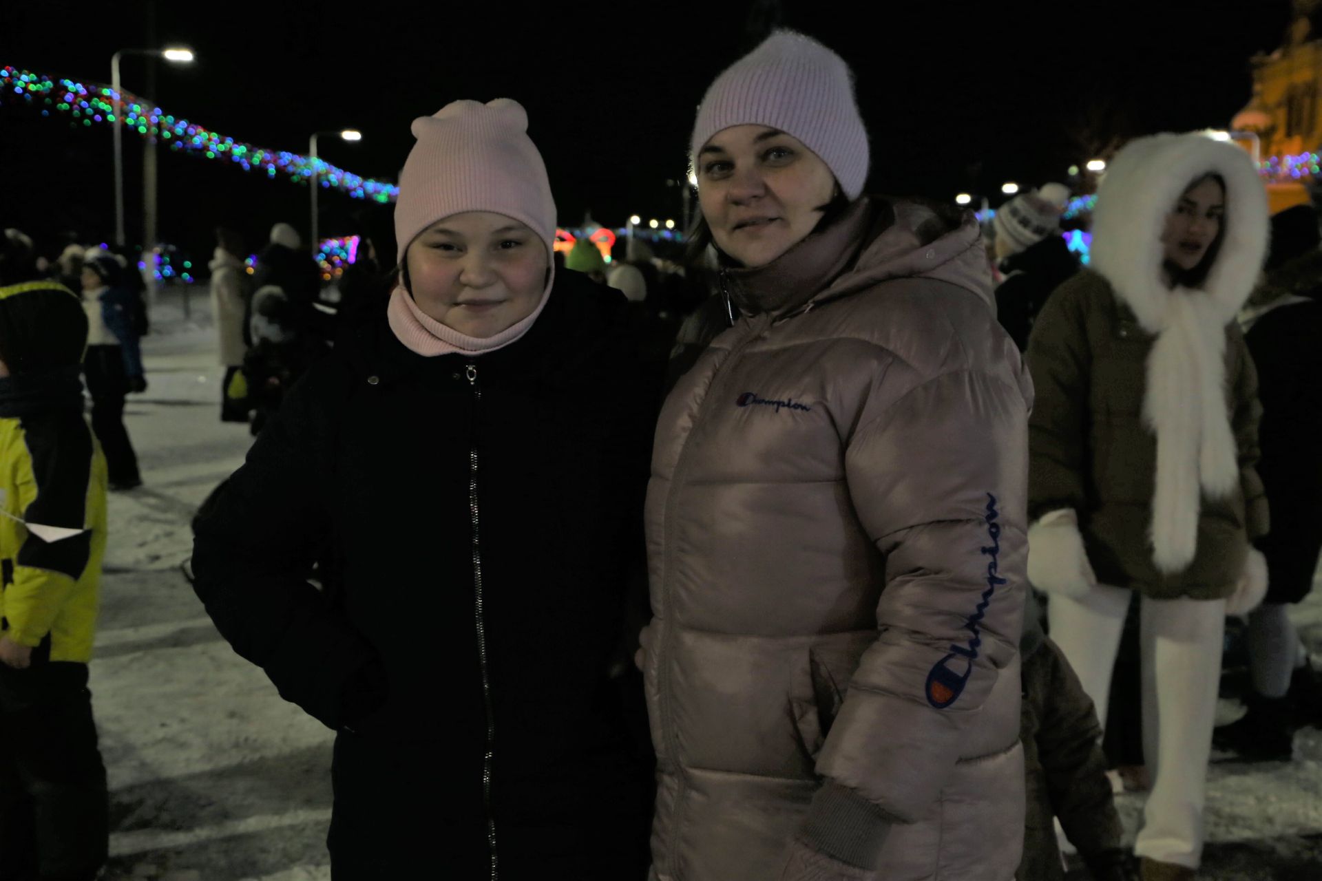 Фоторепортаж: в Алексеевском прошел парад Дедов Морозов и открытие главной елки