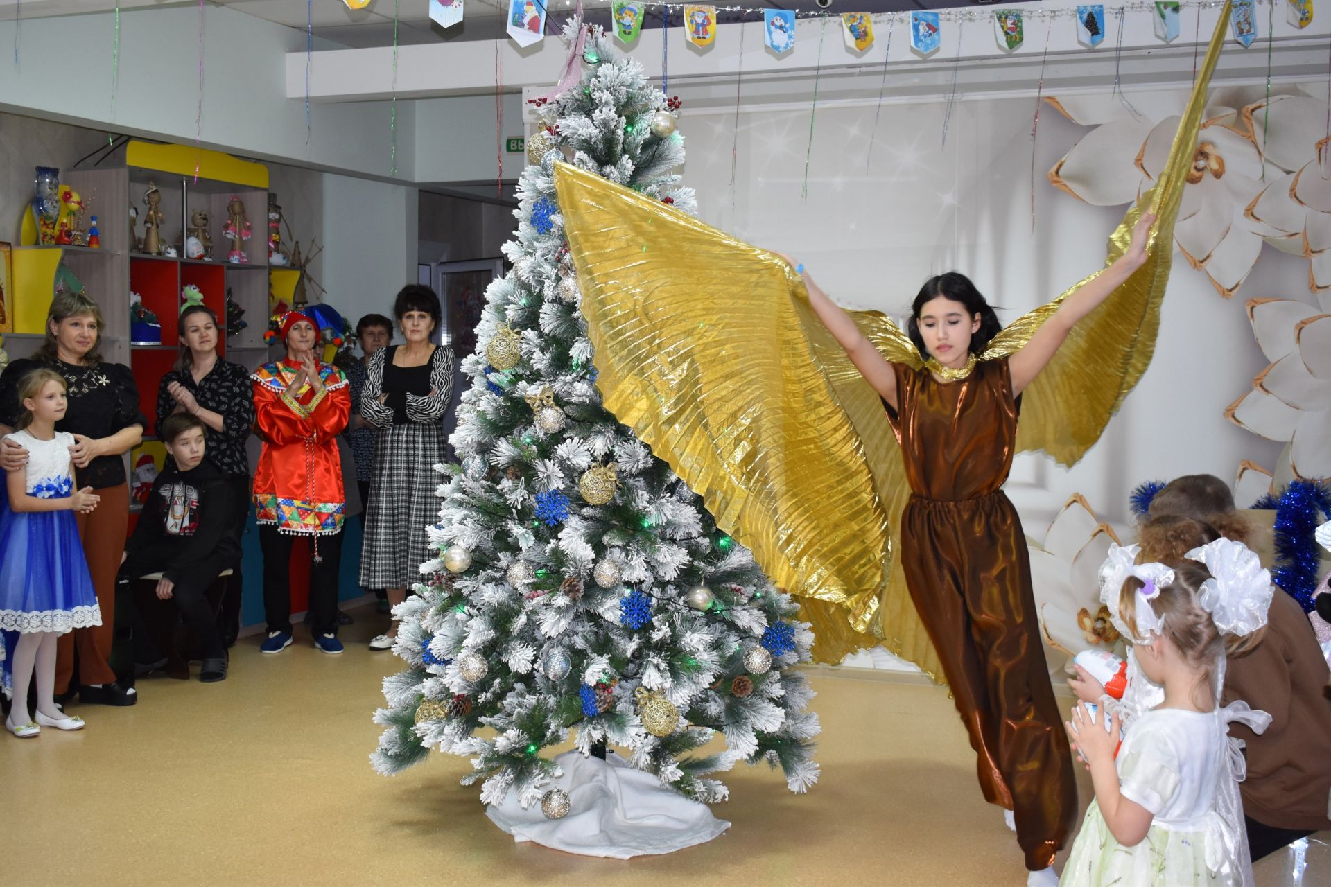 Глава Алексеевского района вручил новогодние подарки детям, которые оказались в трудной жизненной ситуации