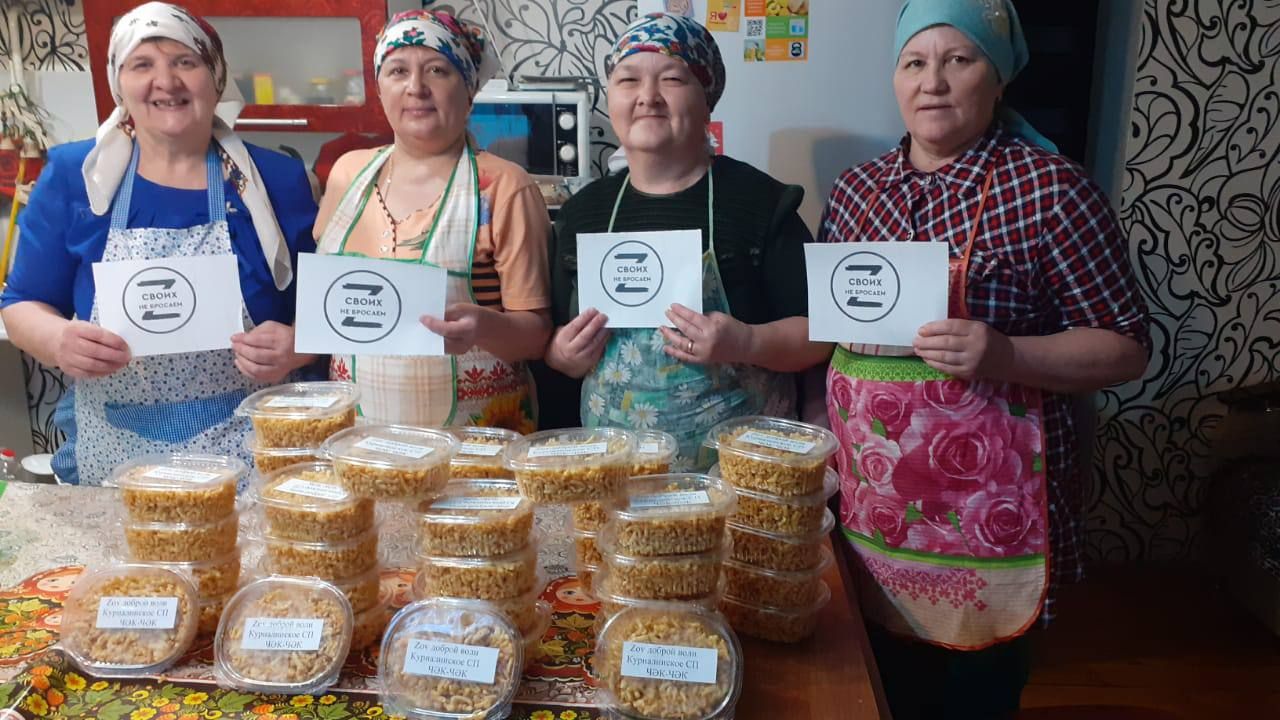 Жительницы Сухих Курналей приготовили 40 коробок чак-чака для солдат-защитников Донбасса