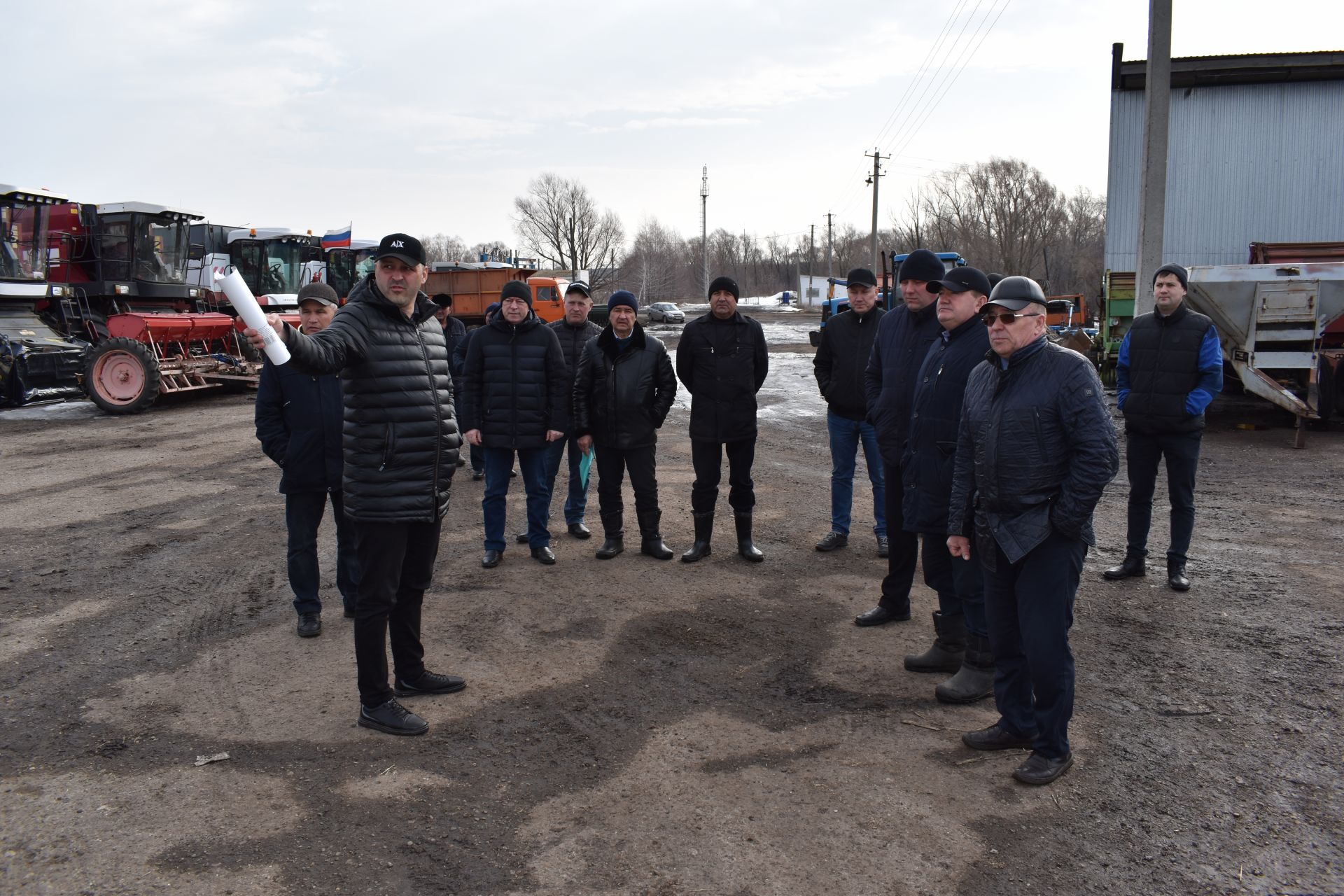 Глава Алексеевского района перед началом весенне-полевых работ встретился с механизаторами