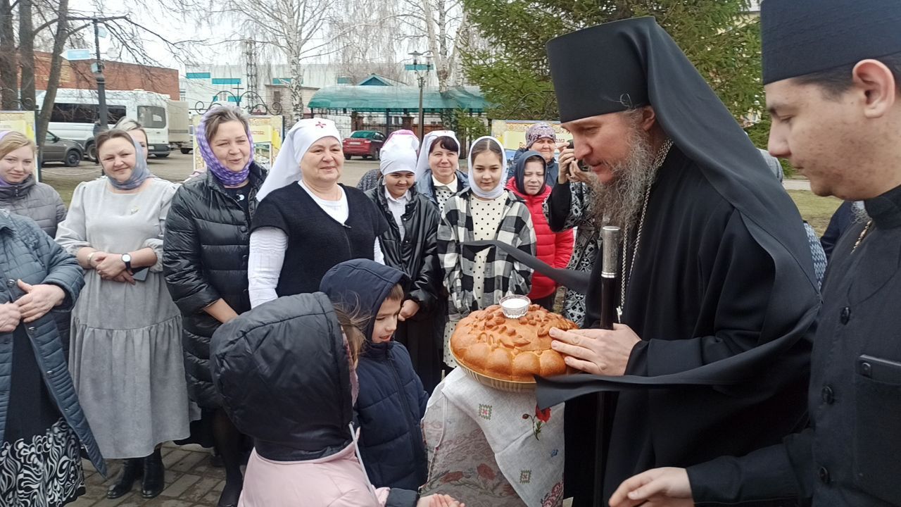 Алексеевское посетил епископ Чистопольский и Нижнекамский Пахомий