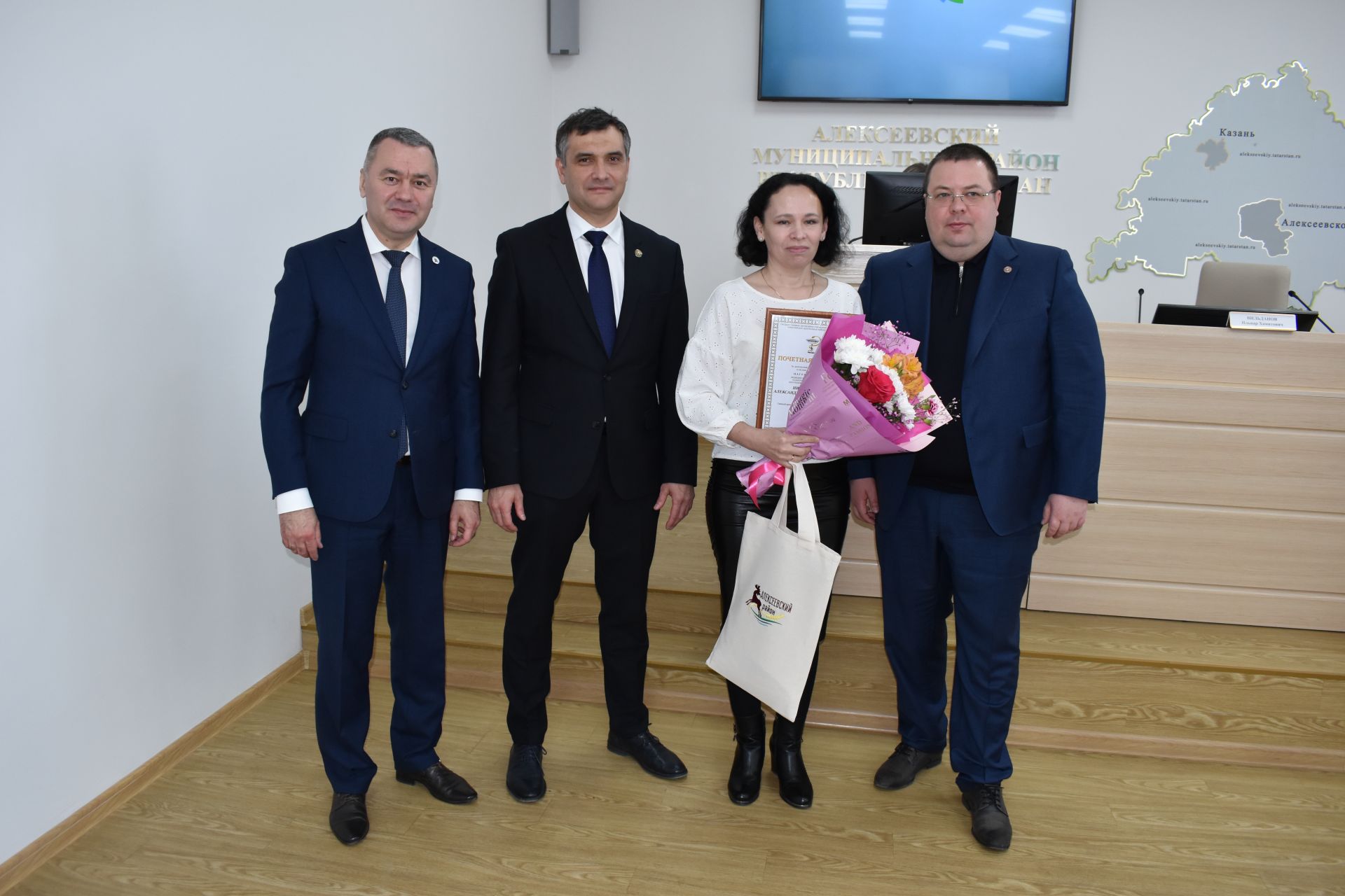 Глава Минздрава РТ посетил Алексеевскую ЦРБ и наградил лучших медиков