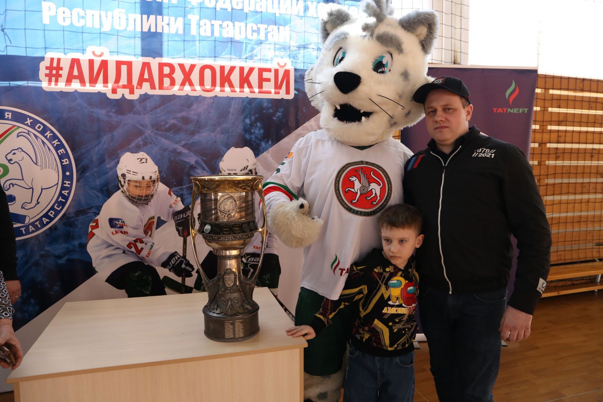 В День космонавтики в Алексеевское доставили копию Кубка Гагарина