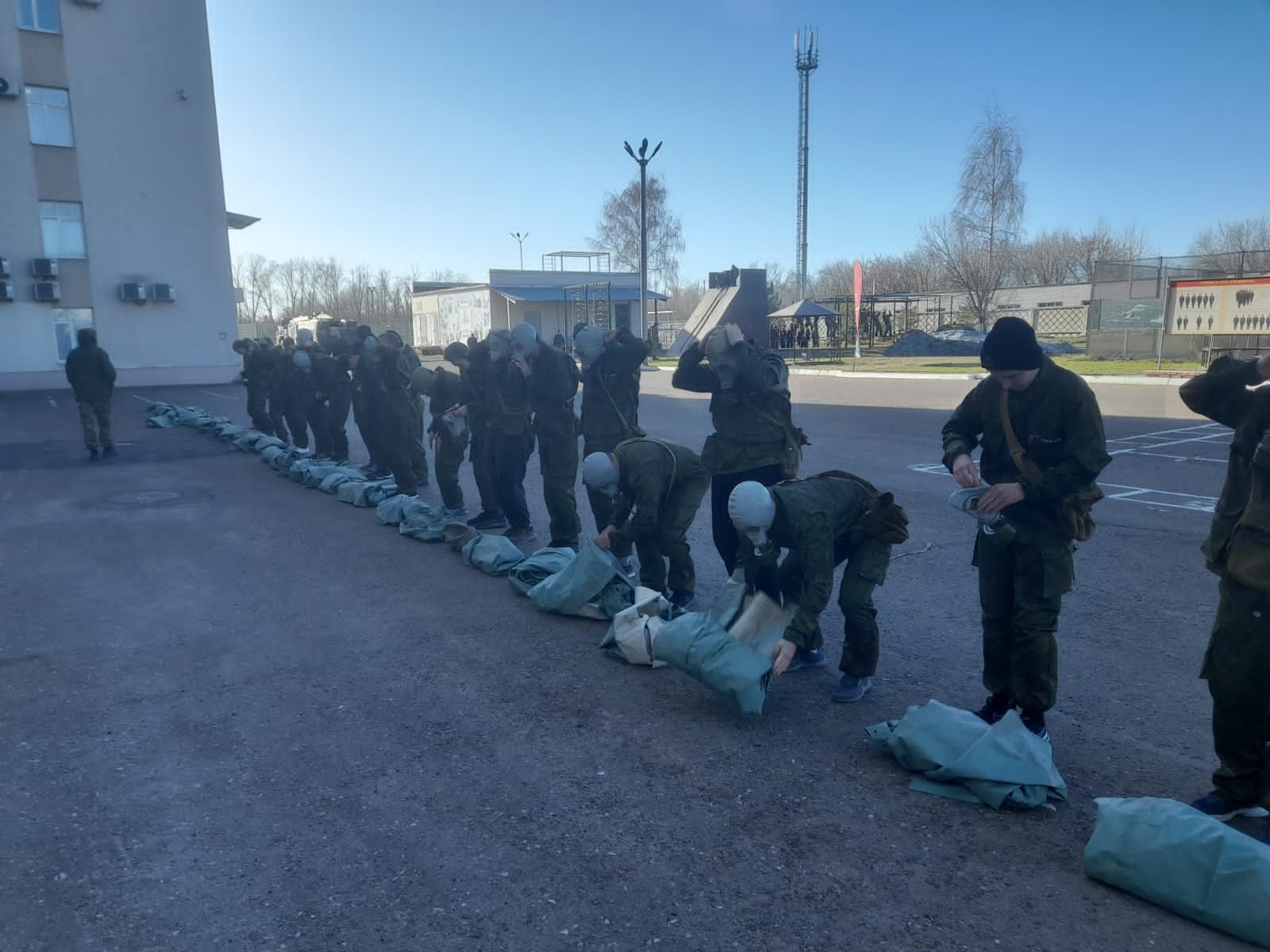 Алексеевские школьники на военных сборах научились стрелять и оказывать первую помощь