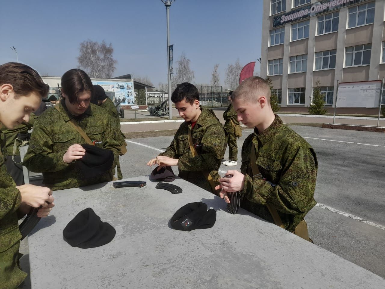 Алексеевские школьники на военных сборах научились стрелять и оказывать первую помощь