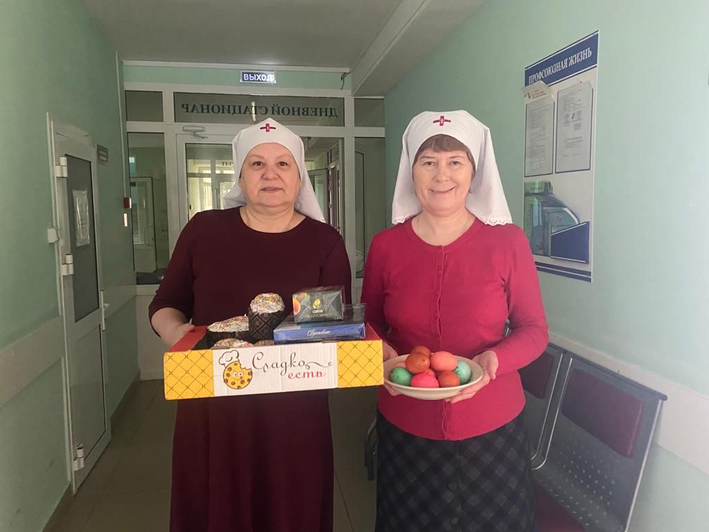 Сестры милосердия в Пасху посетили больных в ЦРБ
