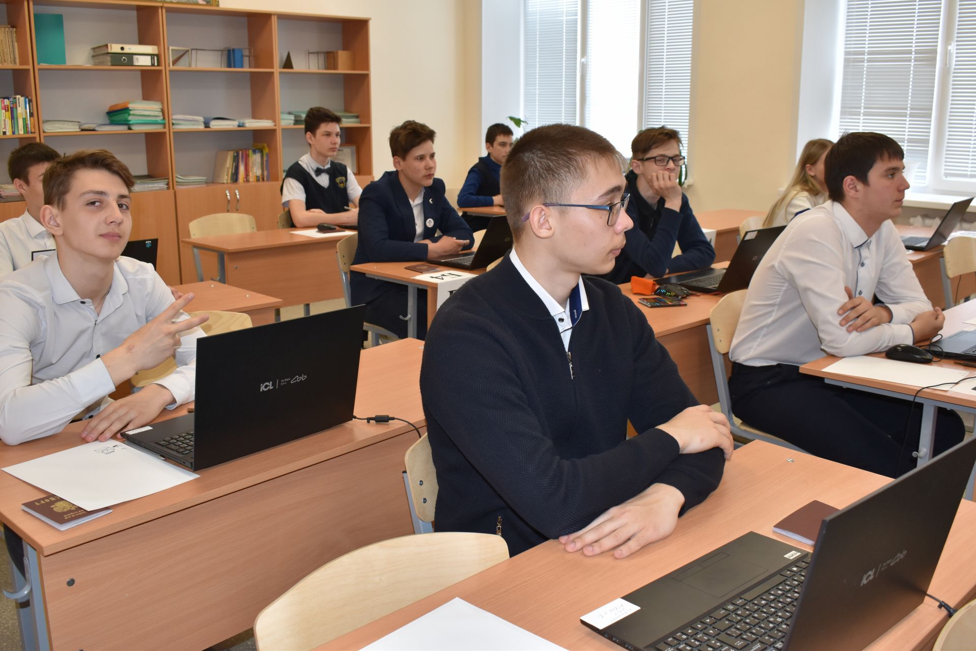Алексеевские девятиклассники сдали пробный экзамен при помощи компьютеров
