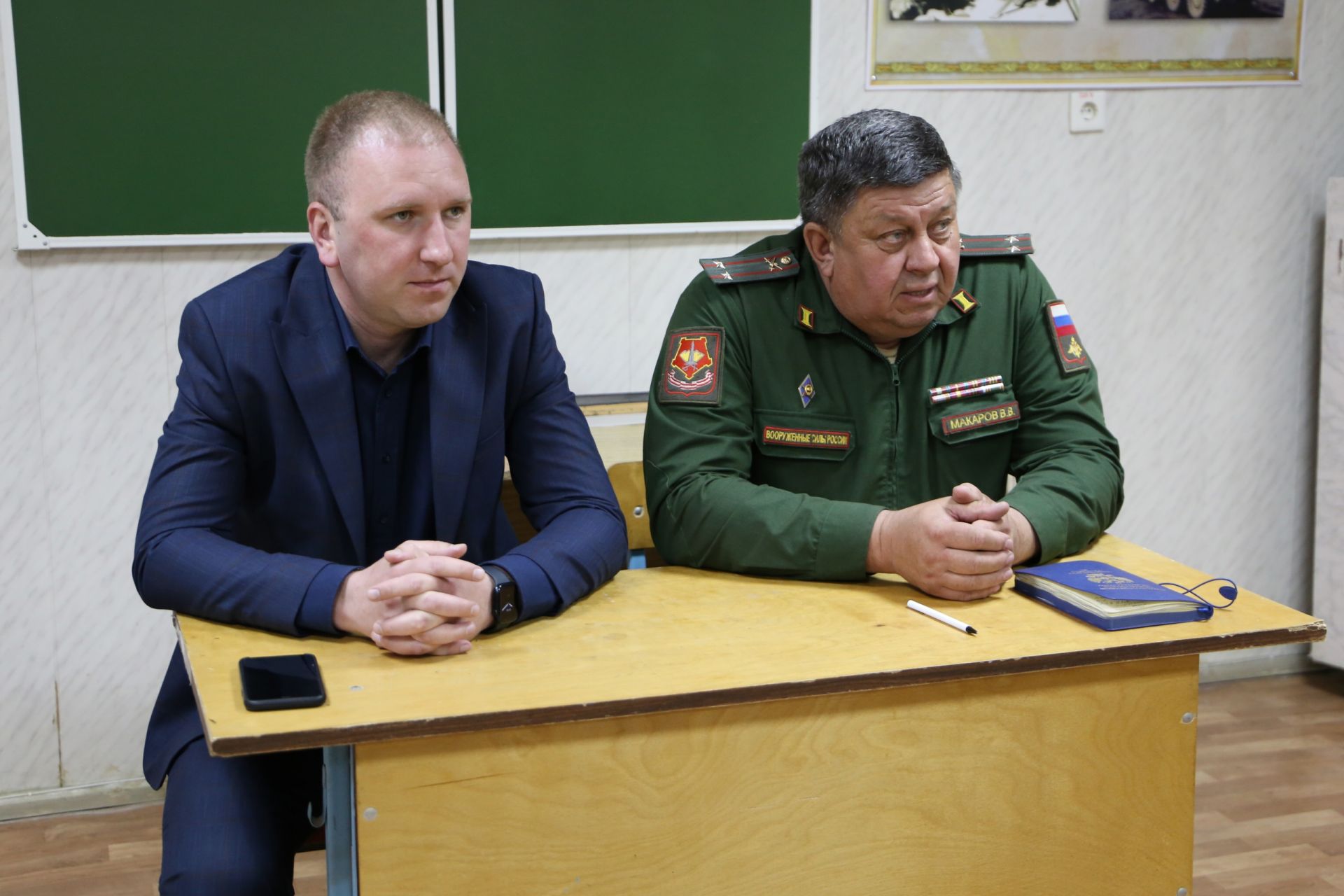 В Алексеевском военкомате прошло собеседование с гражданами, желающими заключить контракт на военную службу