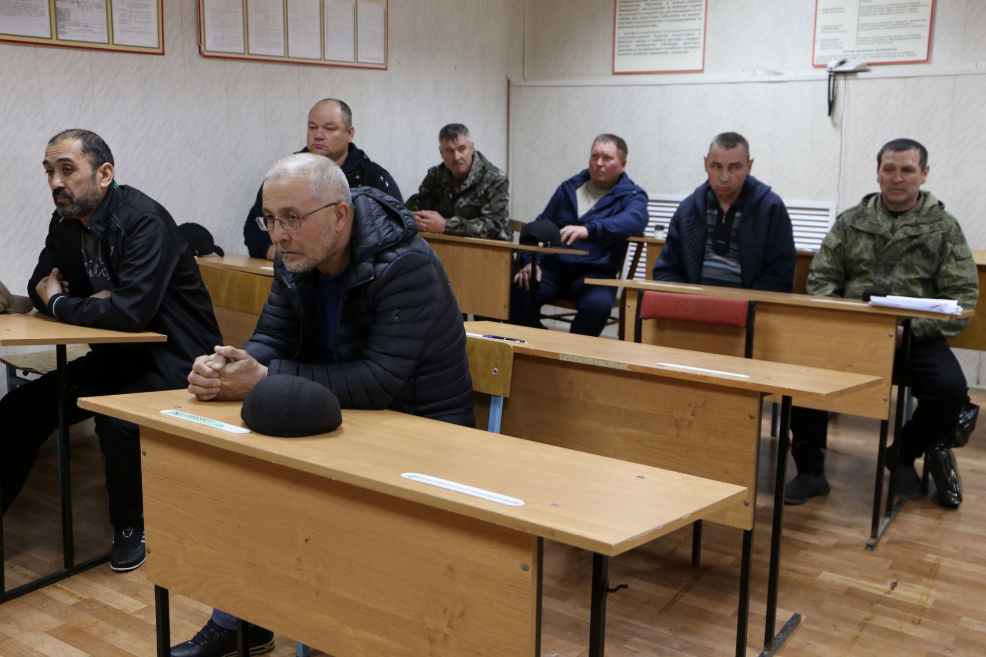 В Алексеевском военкомате прошло собеседование с гражданами, желающими заключить контракт на военную службу