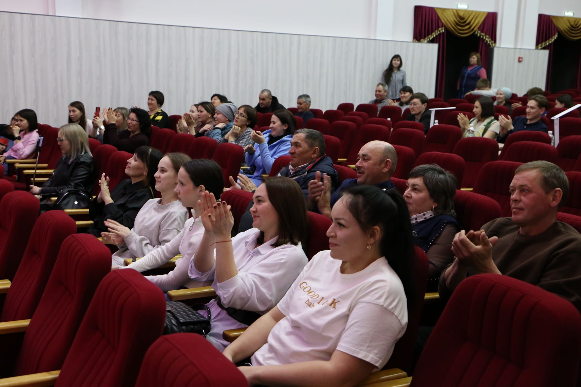 В день смеха в Алексеевском состоялся КВН на татарском языке