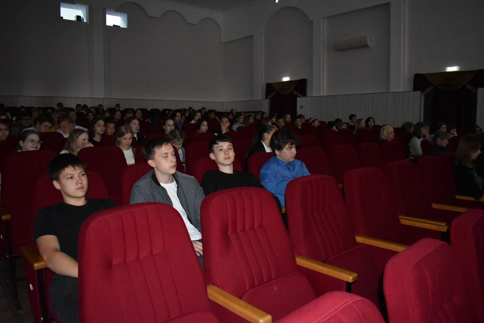 В Алексеевском прошел импровизационный интерактивный спектакль «НормальНо»