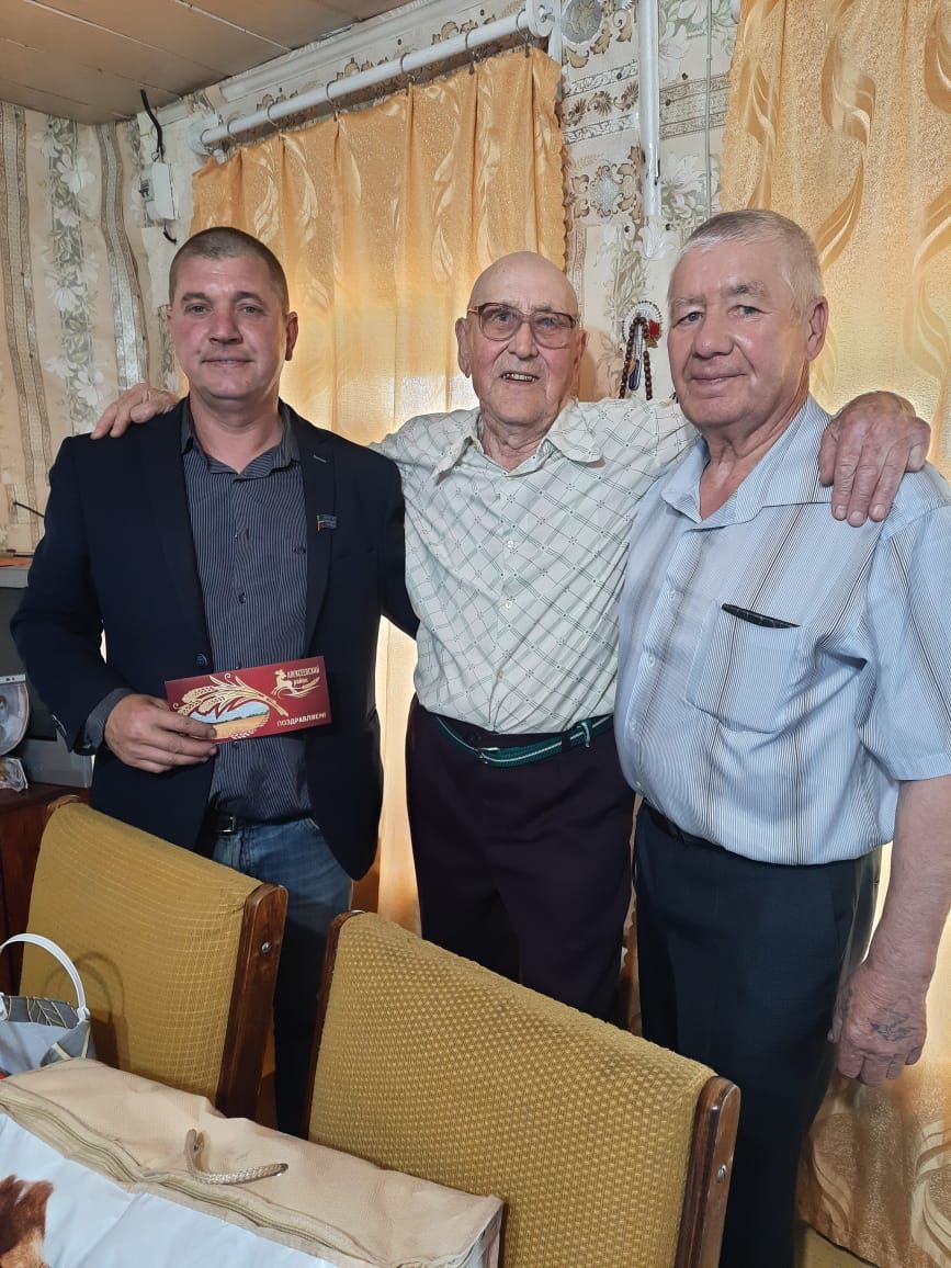 1 мая 90-летний юбилей отпраздновал житель села Средние Тиганы