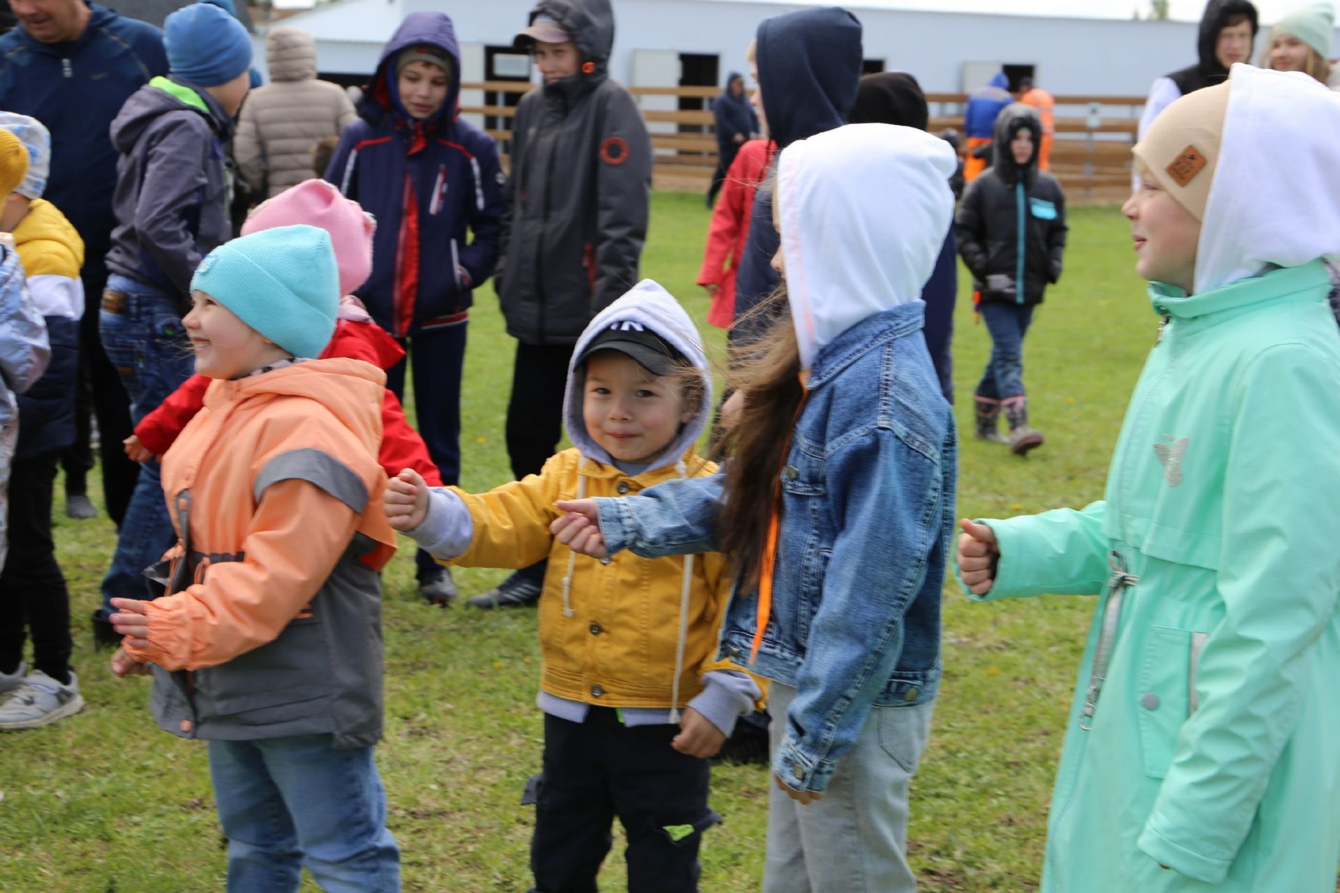 Танцы, игры и подарки: эко-ферма «Страусы Биляра» открыла летний сезон