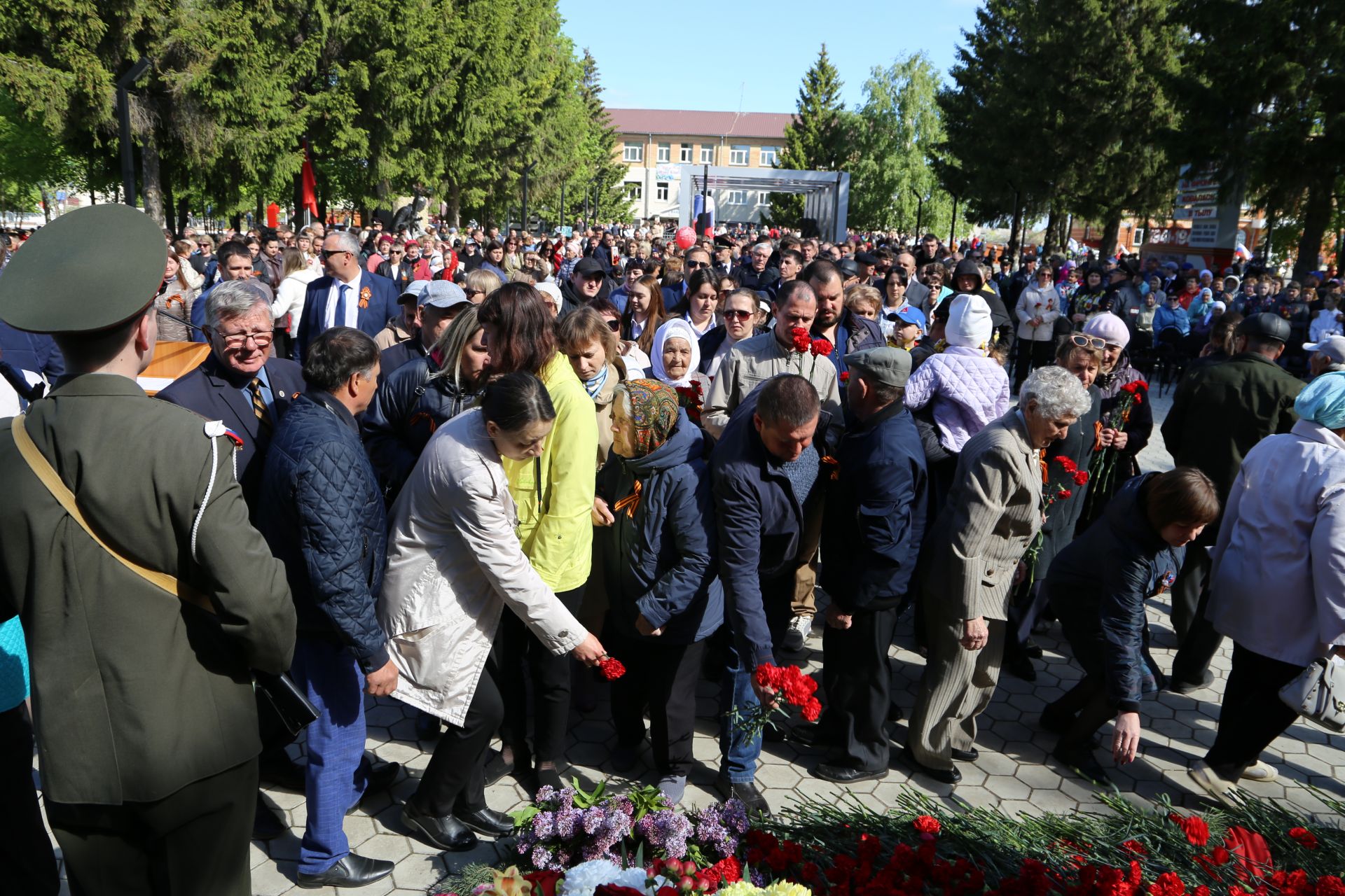 Фоторепортаж: торжественный митинг в Алексеевском в День Победы