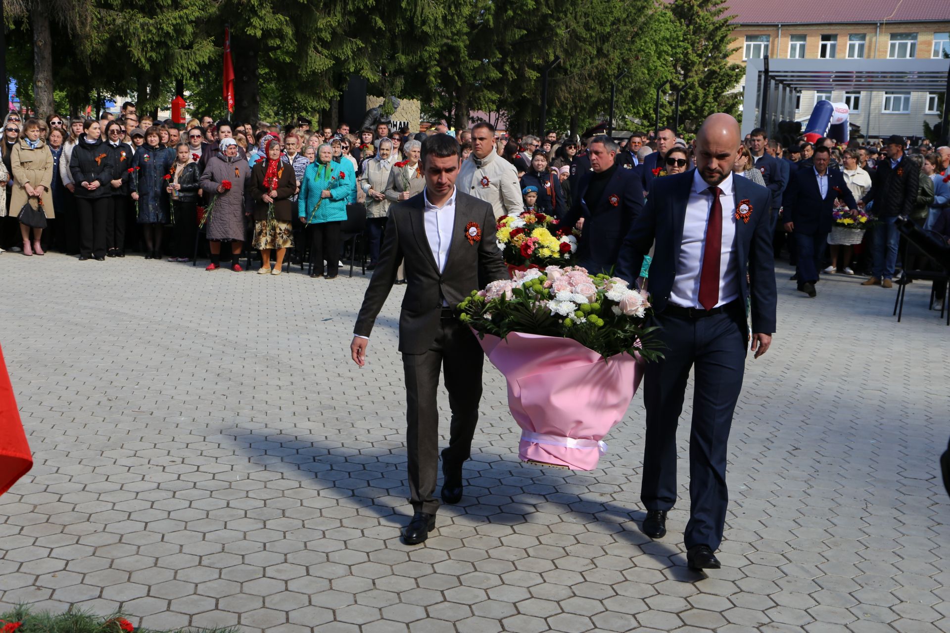 Фоторепортаж: торжественный митинг в Алексеевском в День Победы