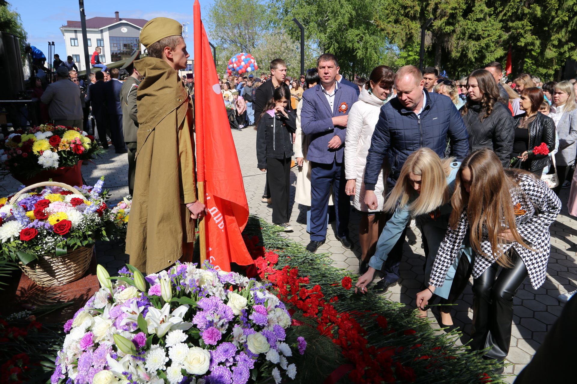 Фоторепортаж: торжественный митинг в Алексеевском в День Победы