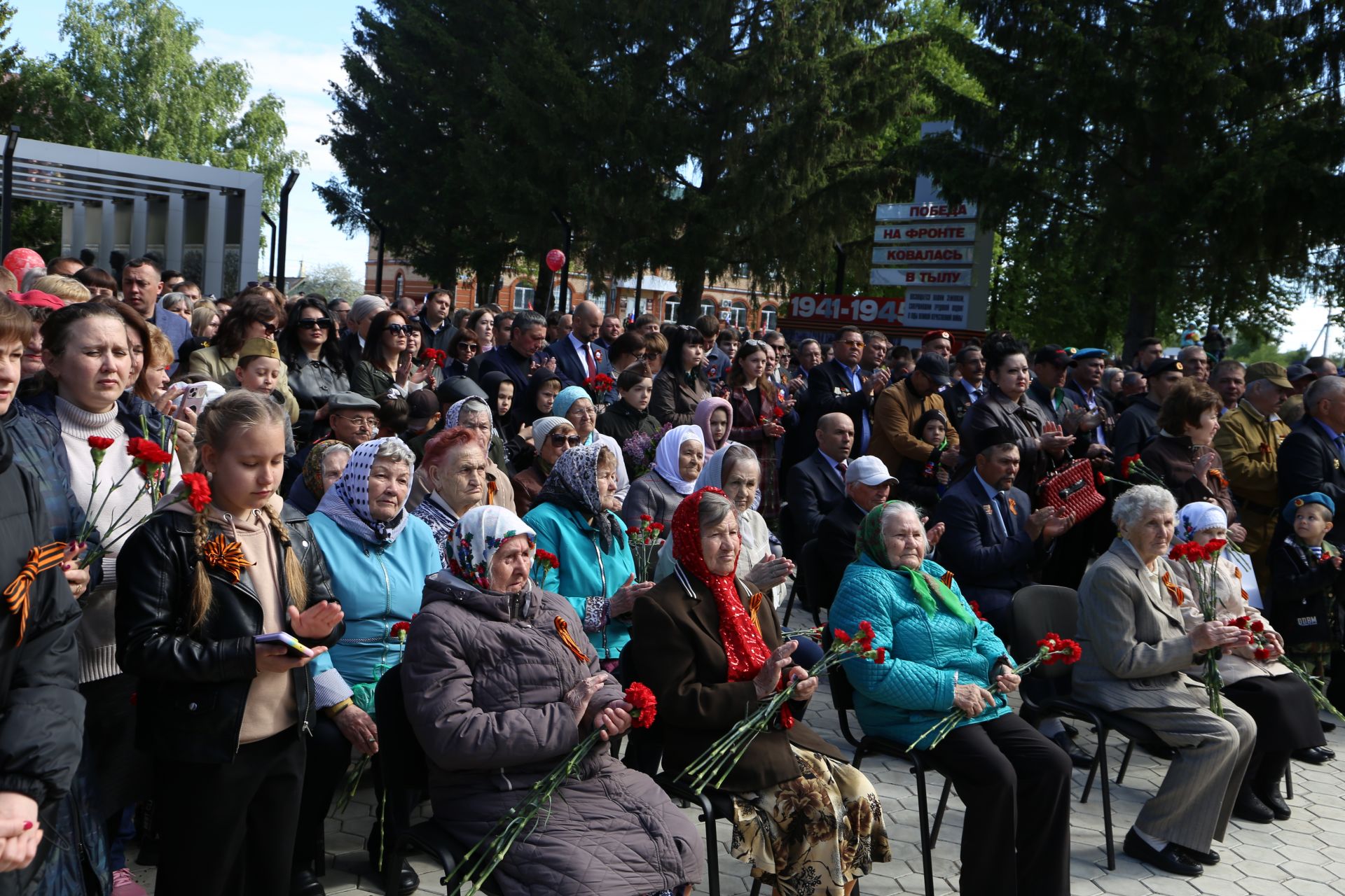 Фоторепортаж: торжественный митинг в Алексеевском в День Победы