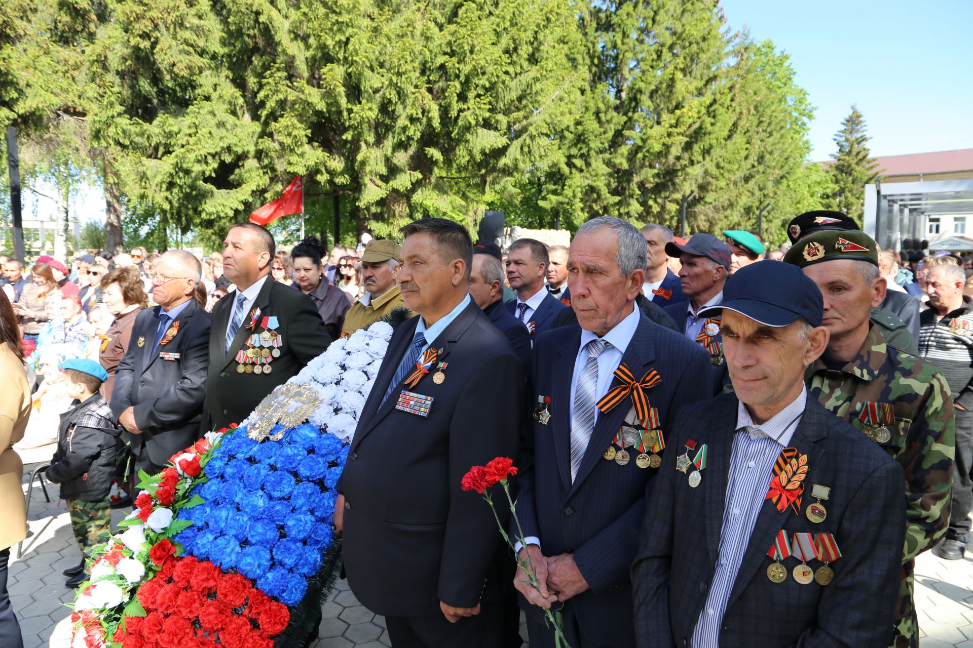 Фоторепортаж: торжественный митинг в Алексеевском в День Победы