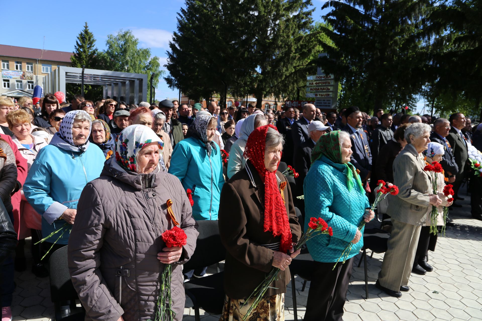 Фоторепортаж: торжественный митинг в Алексеевском в День Победы