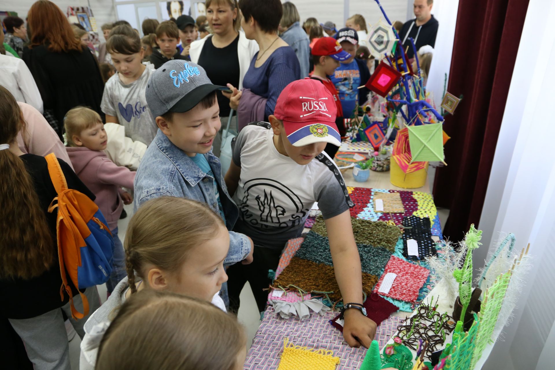 Фестиваль детского народного творчества и детская постановка: Как проходит День защиты детей в Алексеевском
