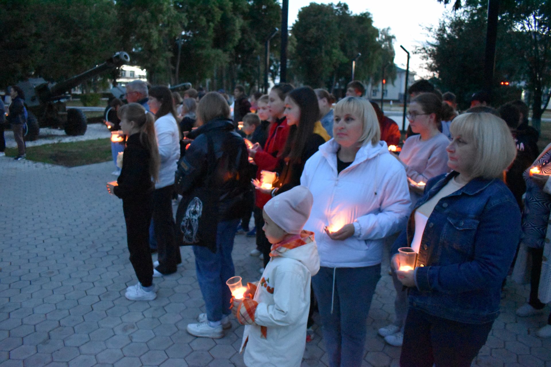 В память о погибших в годы Великой Отечественной войны алексеевцы зажгли десятки свечей