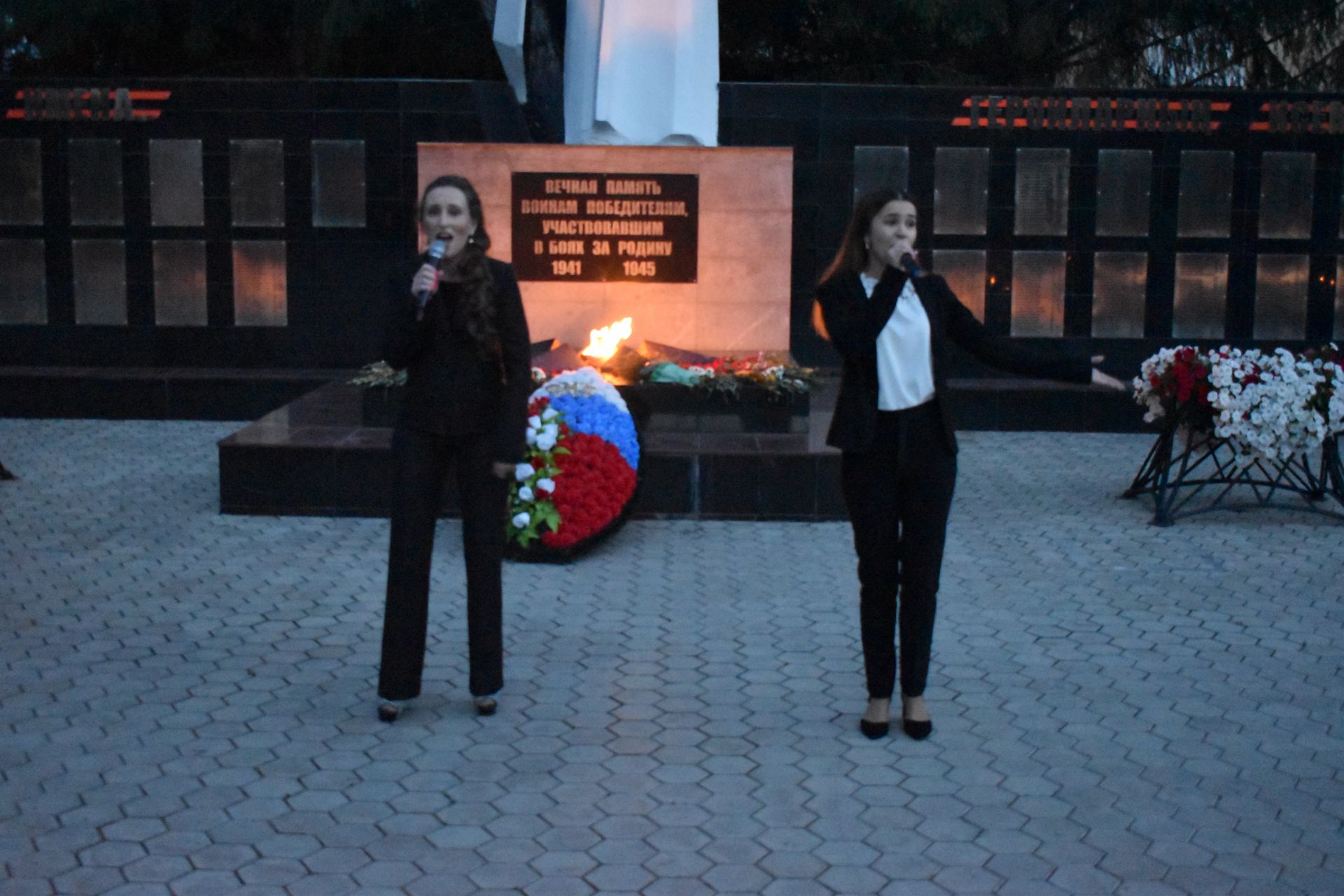 В память о погибших в годы Великой Отечественной войны алексеевцы зажгли десятки свечей