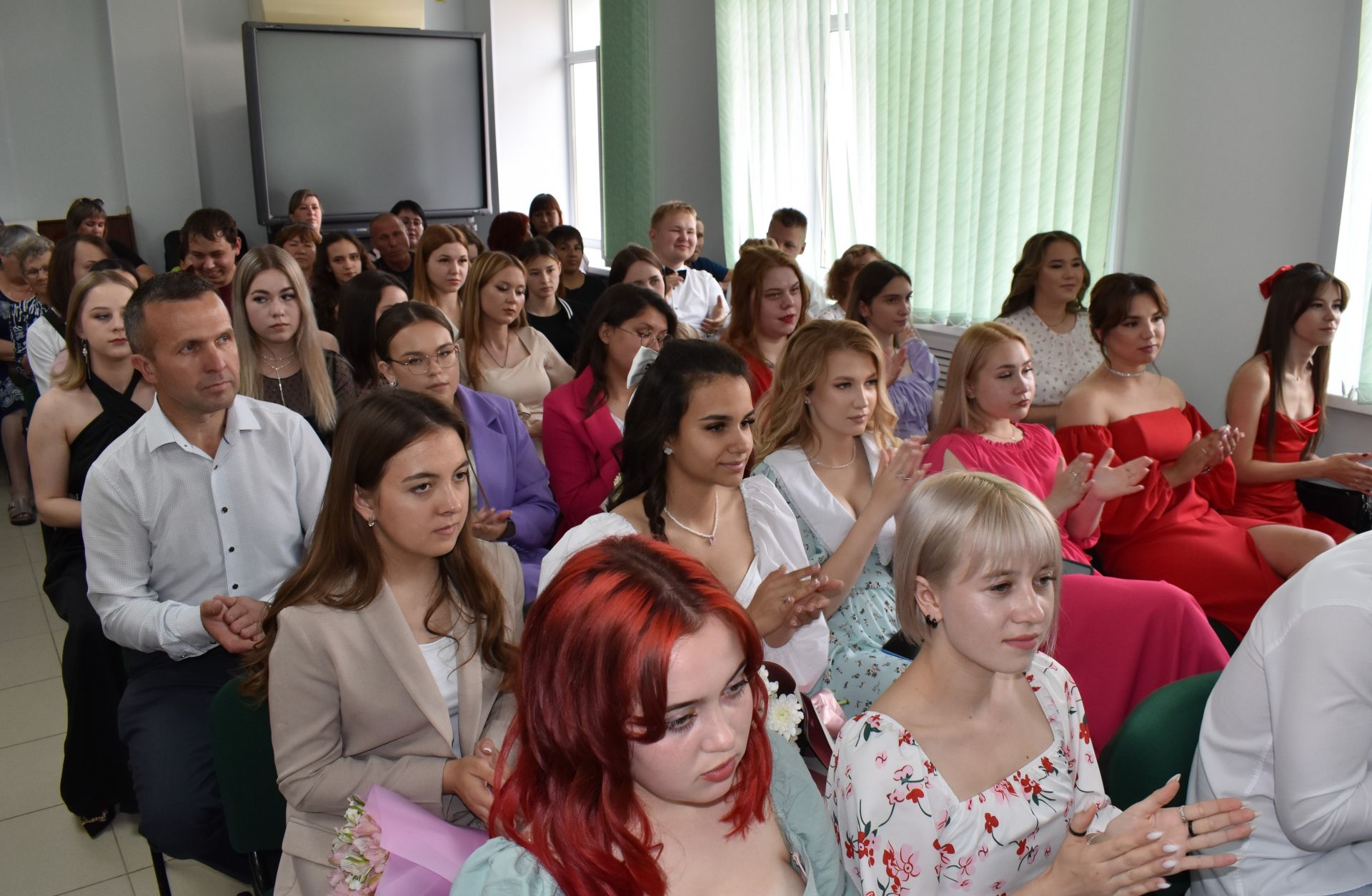 В Алексеевском аграрном колледже около ста студентов получили дипломы
