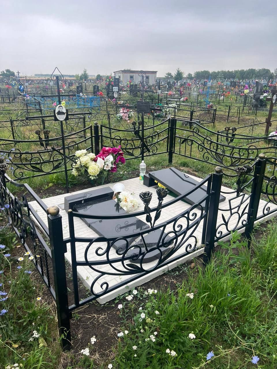 Глава Алексеевского района прокомментировал ситуацию с вандализмом на кладбище